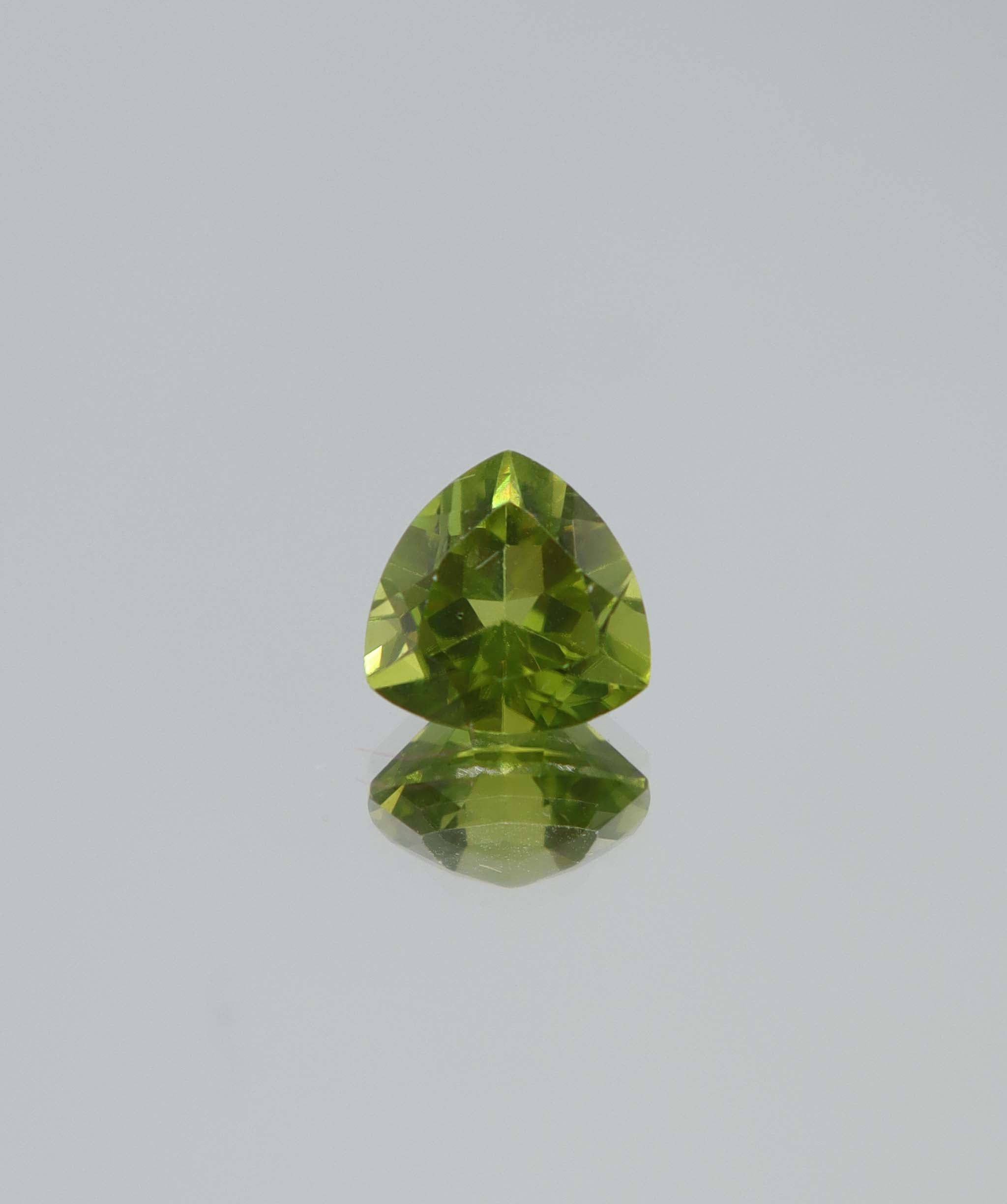 2.92ct Peridot Trillion DXBCS4012