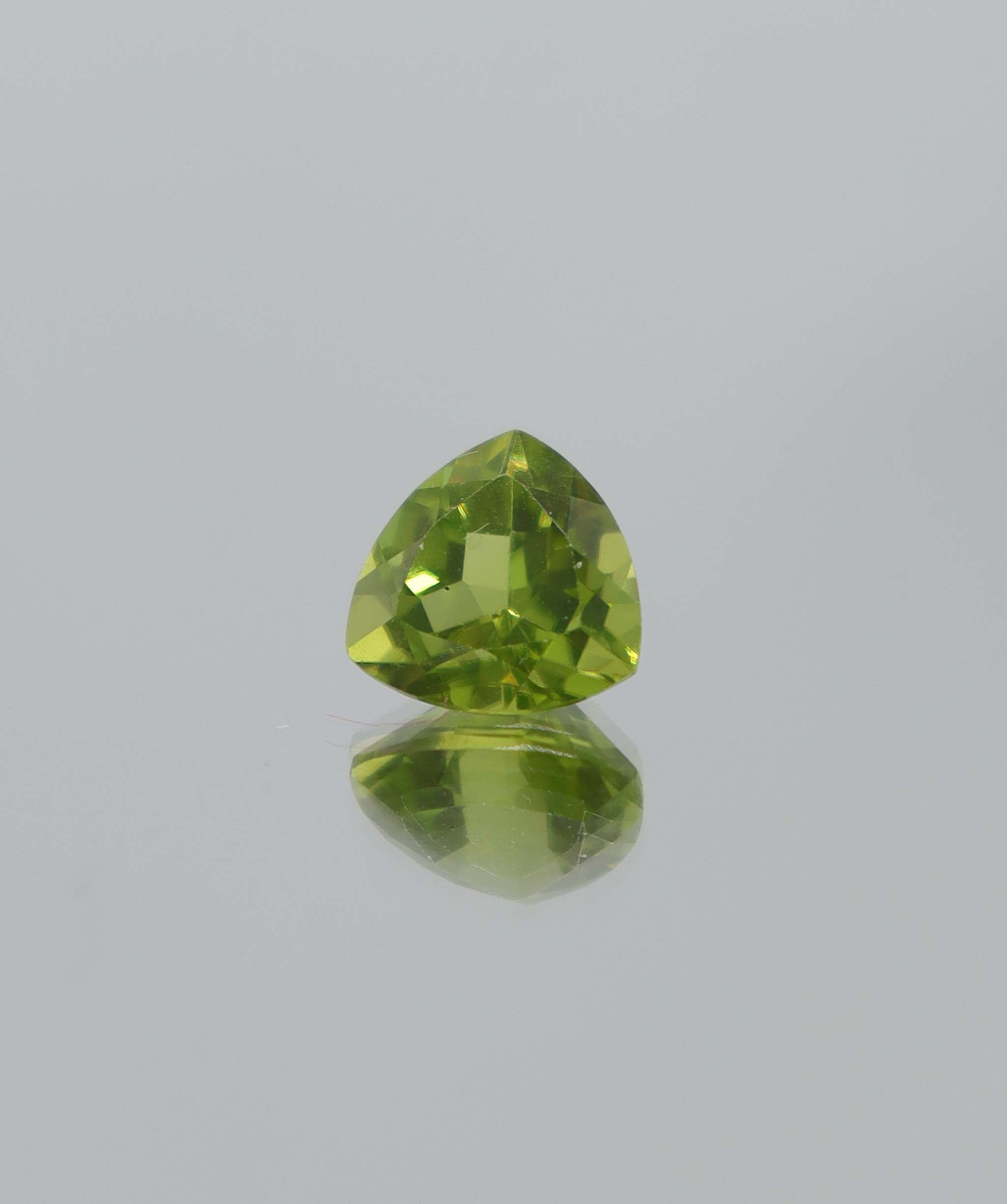 2.92ct Peridot Trillion DXBCS4012