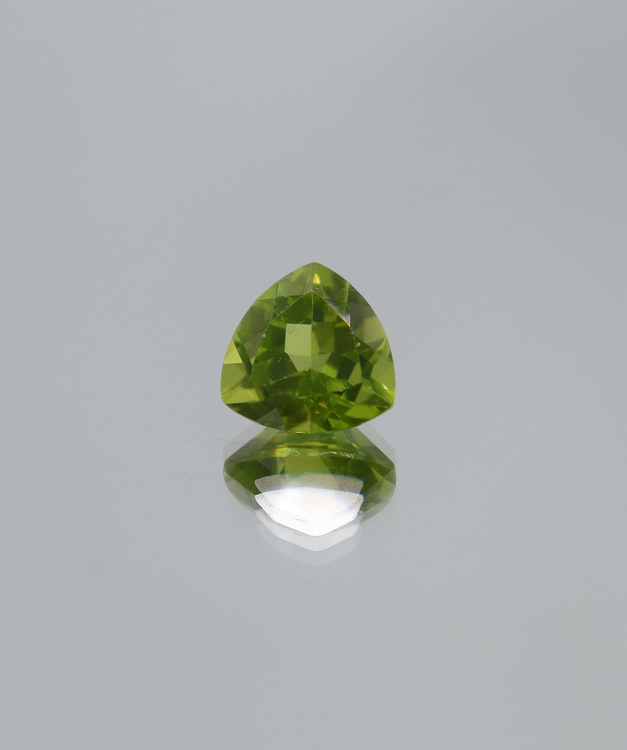2.92ct Peridot Trillion DXBCS4012