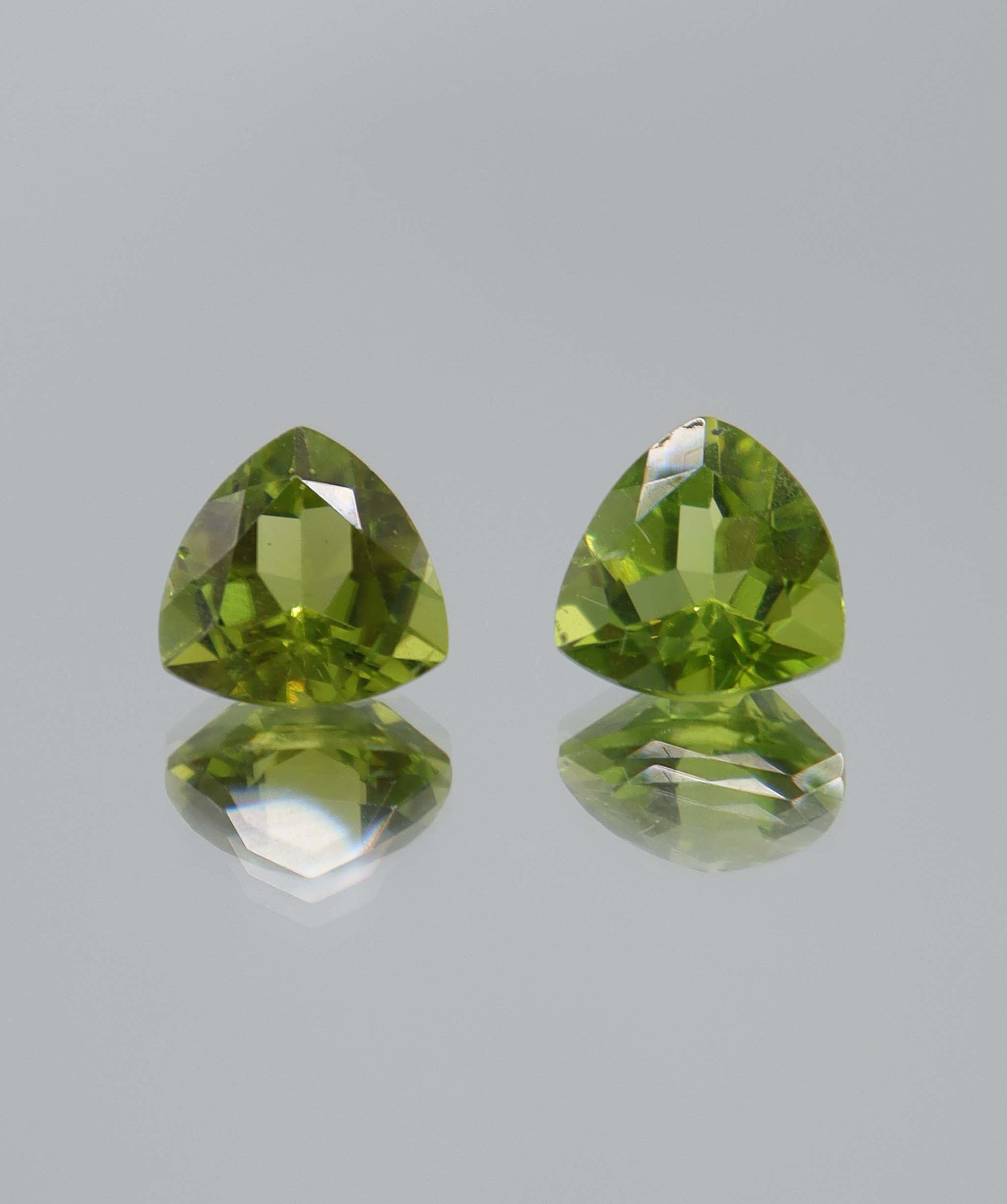 4.66ct Peridot Trillion PAIR DXBCS4015