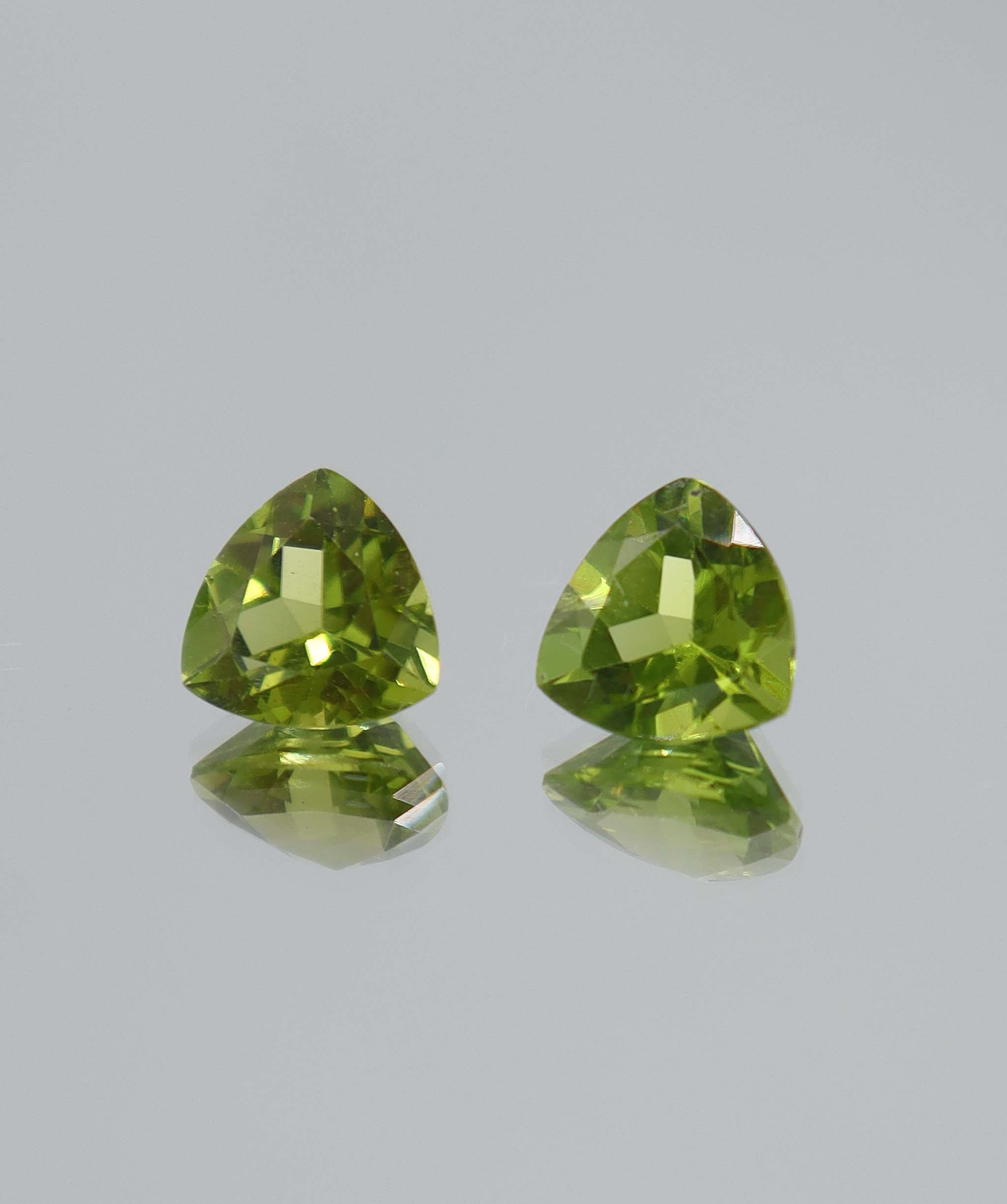 4.66ct Peridot Trillion PAIR DXBCS4015