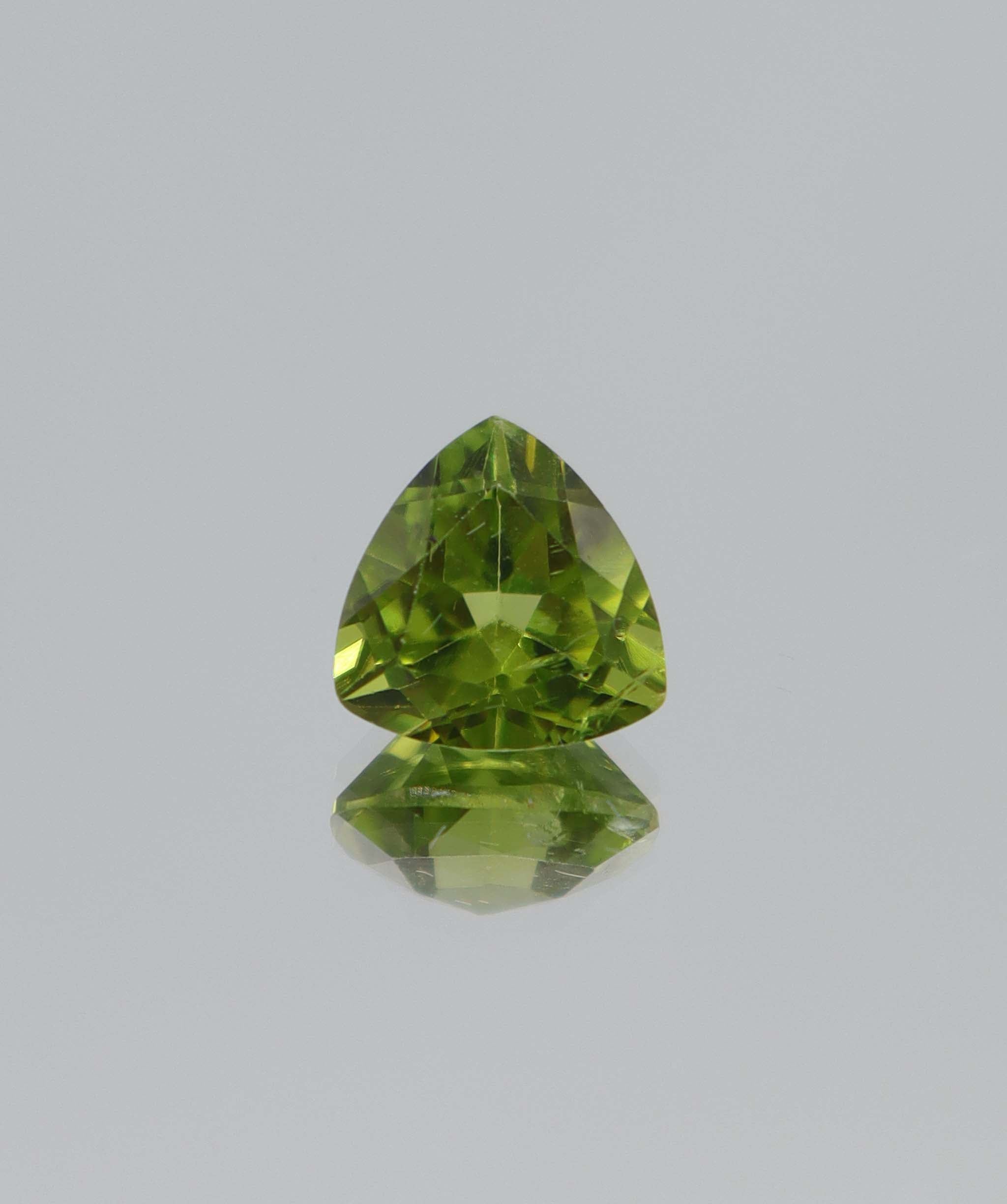 2.66ct Peridot Trillion DXBCS4009