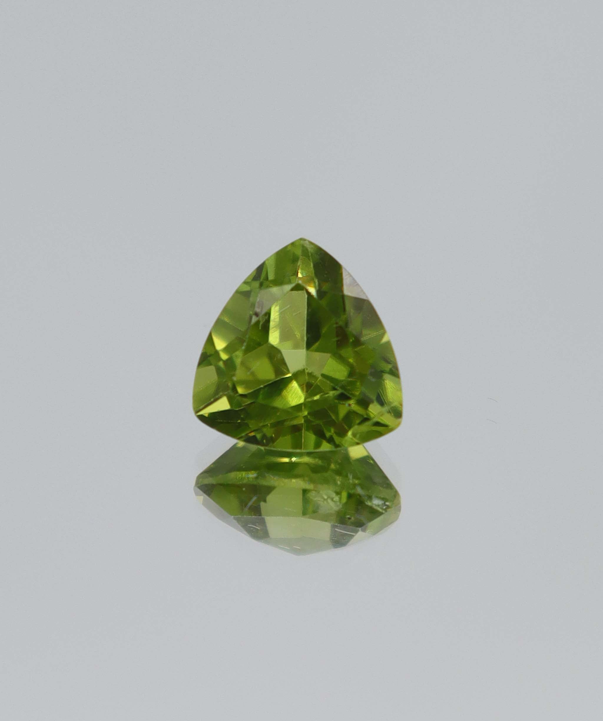 2.66ct Peridot Trillion DXBCS4009 – Luxury Promise