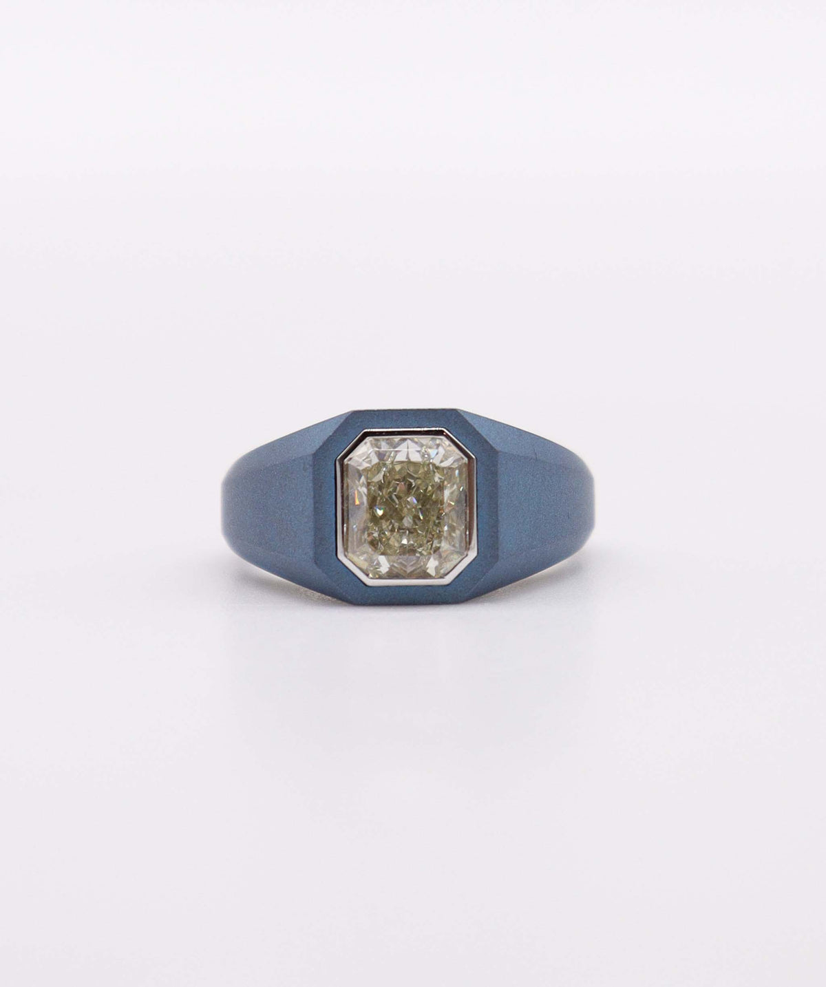 1.51ct Blue Titanium Ring SPG019