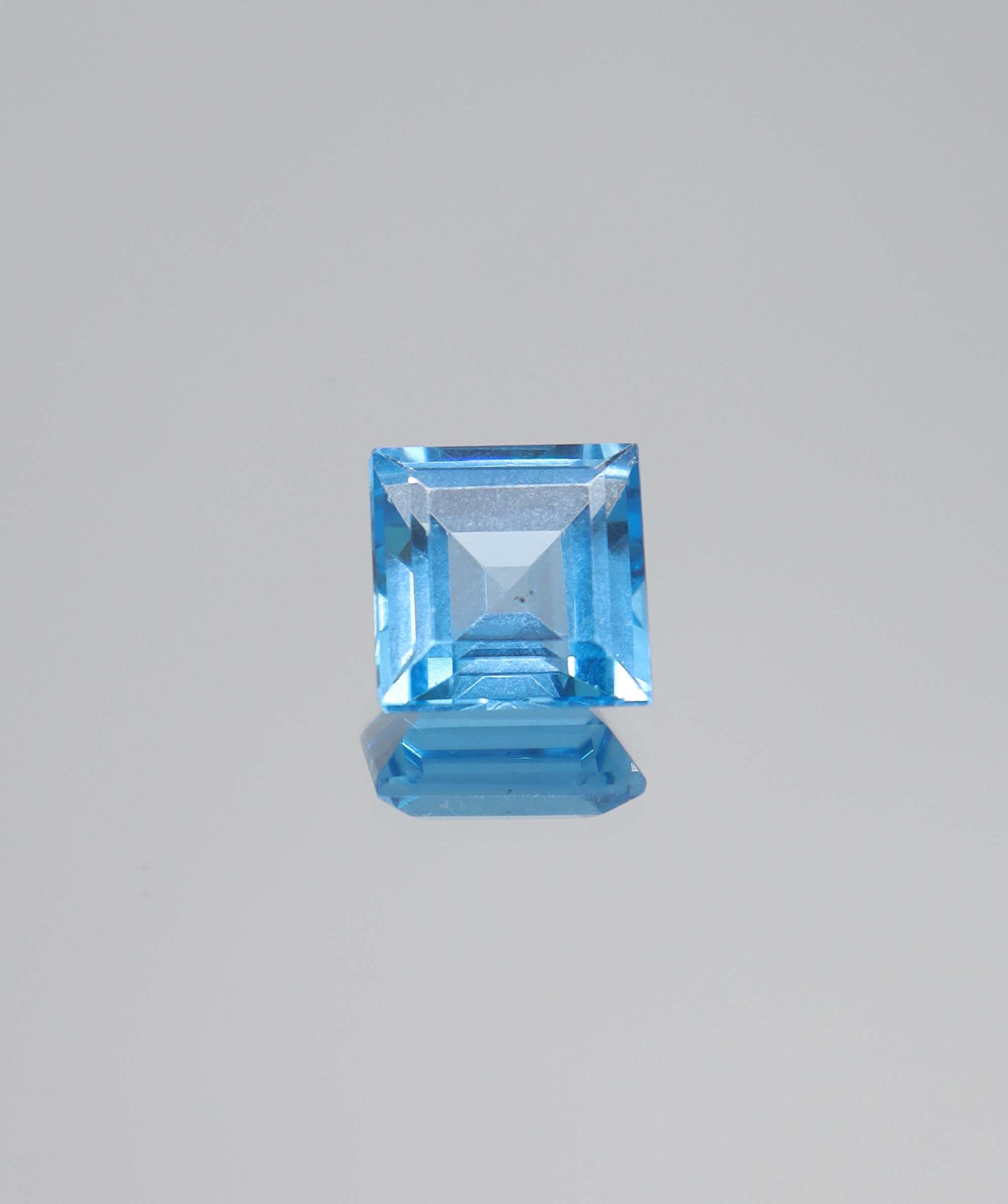 5.66ct Swiss Blue Topaz Princess DXBCS5138