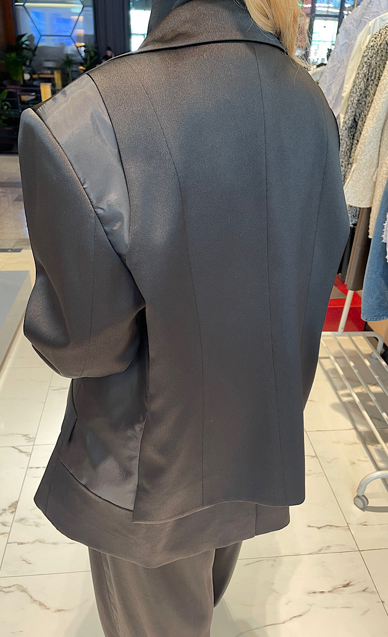 OVERSIZED DOUBLE LAYERED BLAZER "CITLALI" ( السترة)