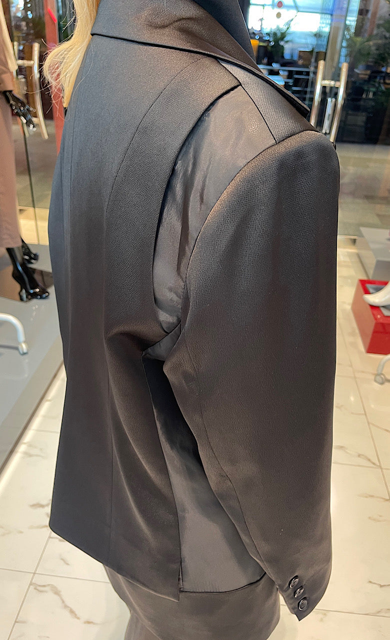 OVERSIZED DOUBLE LAYERED BLAZER "CITLALI" ( السترة)