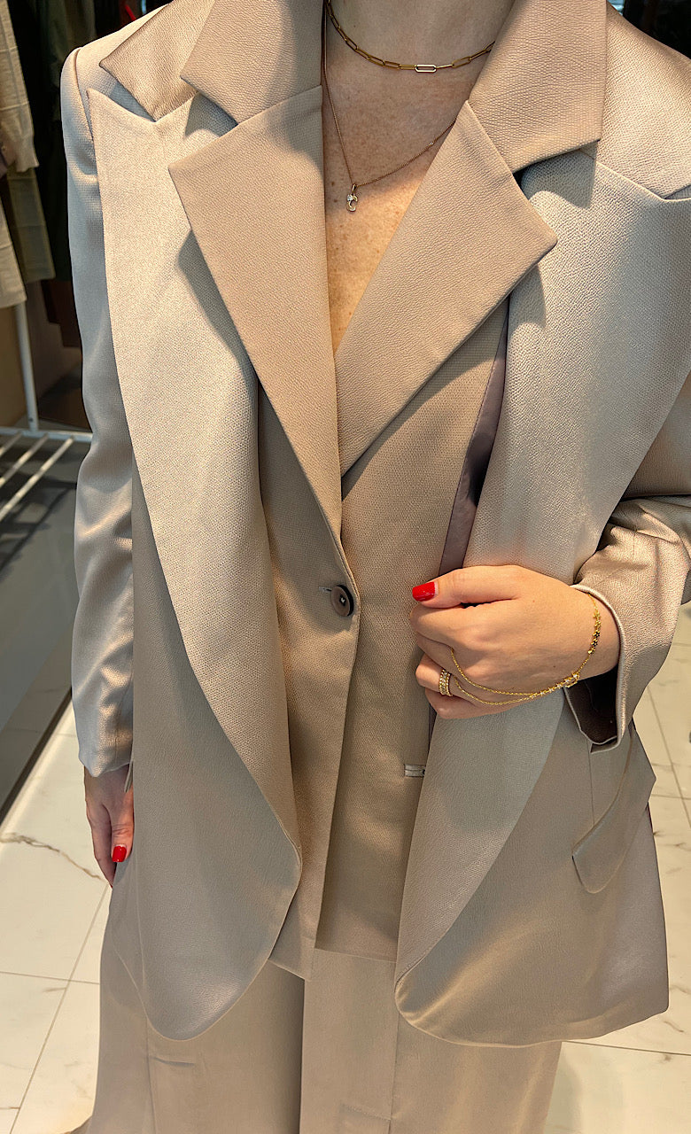 OVERSIZED DOUBLE LAYERED BLAZER "CITLALI" ( السترة)