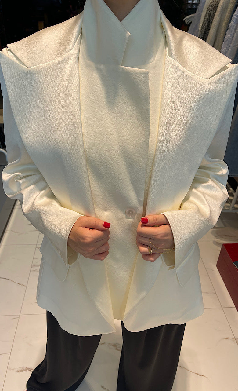 OVERSIZED DOUBLE LAYERED BLAZER "CITLALI" ( السترة)