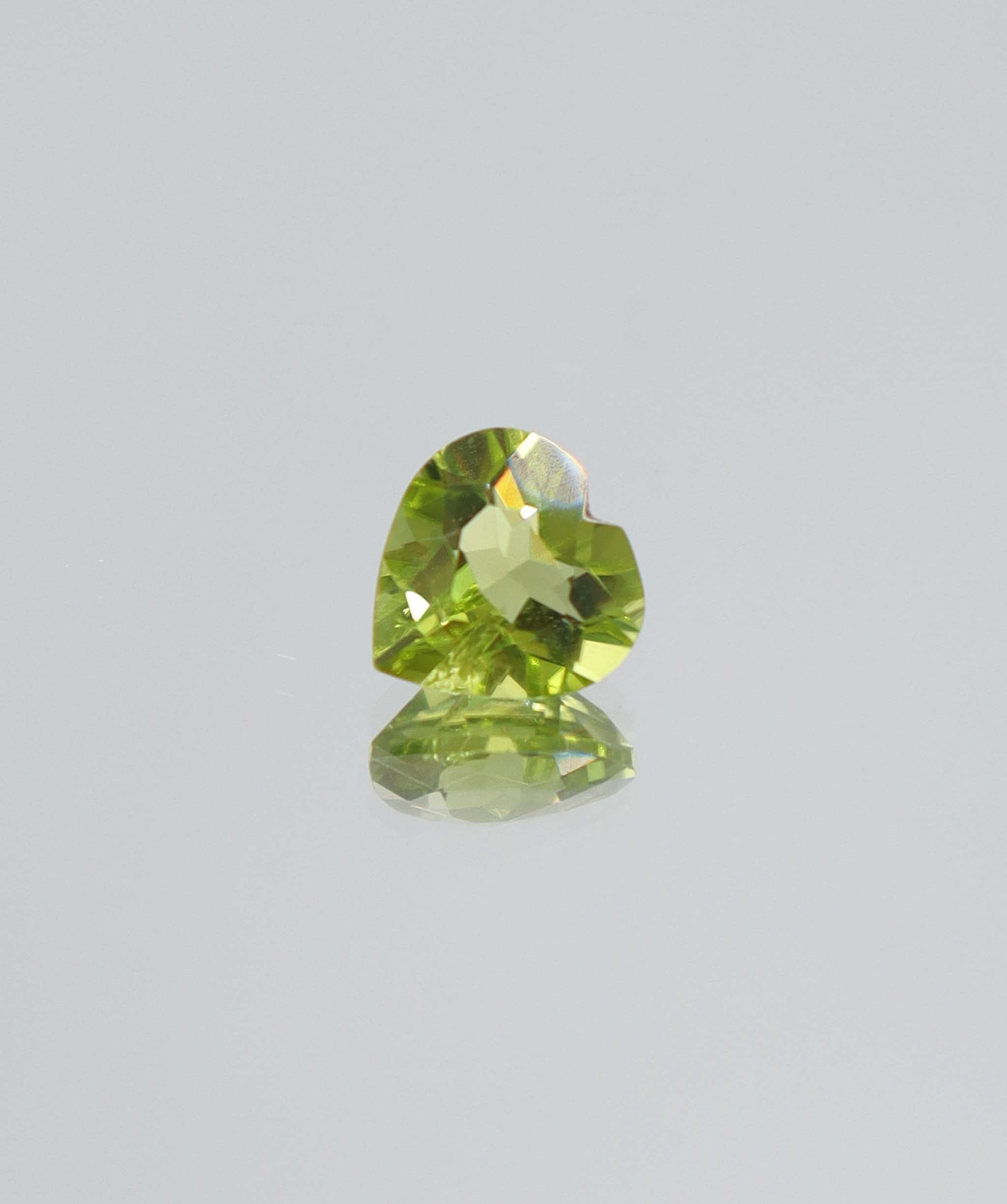 1.17ct Peridot Heart DXBCS5882