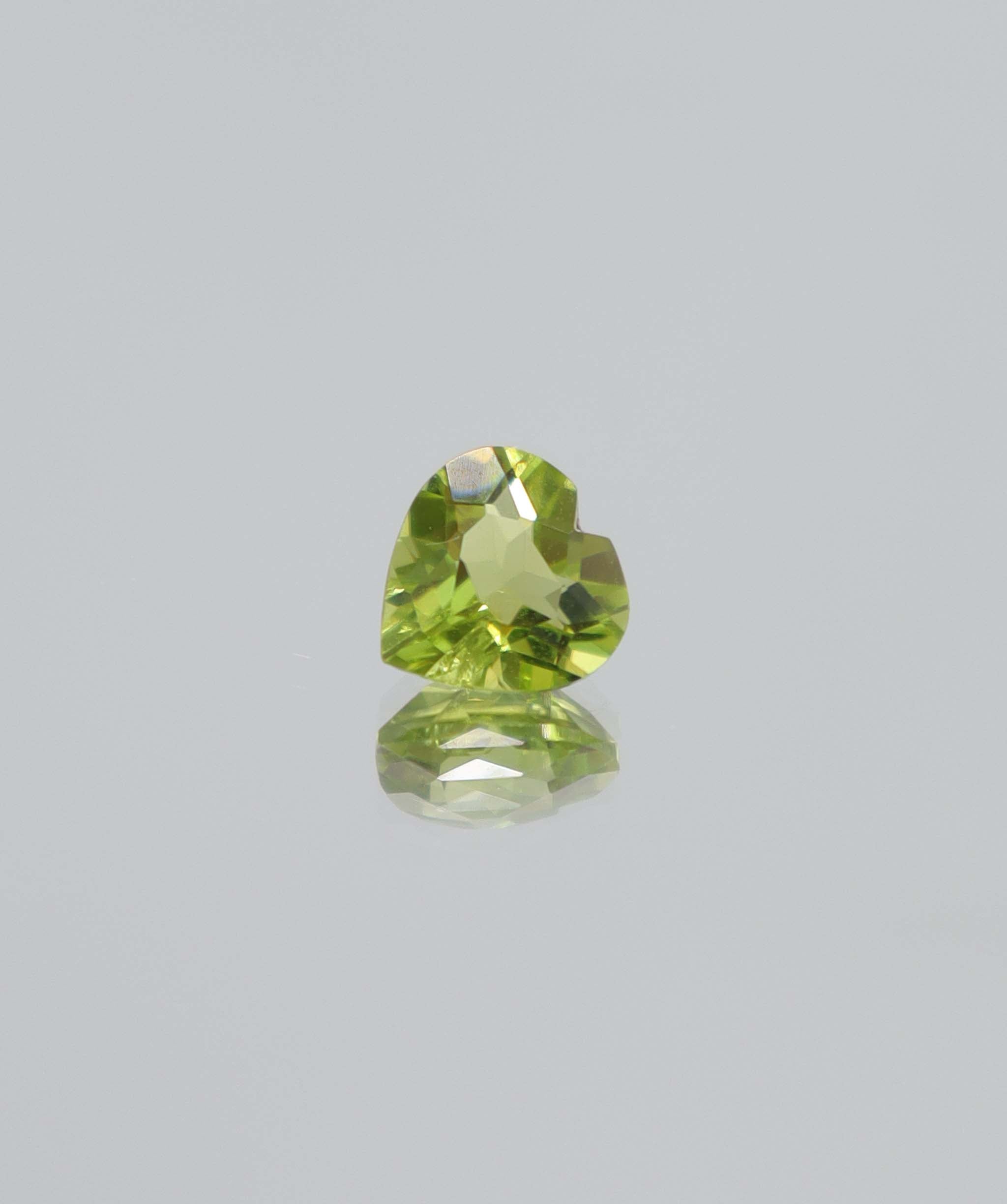 1.17ct Peridot Heart DXBCS5882