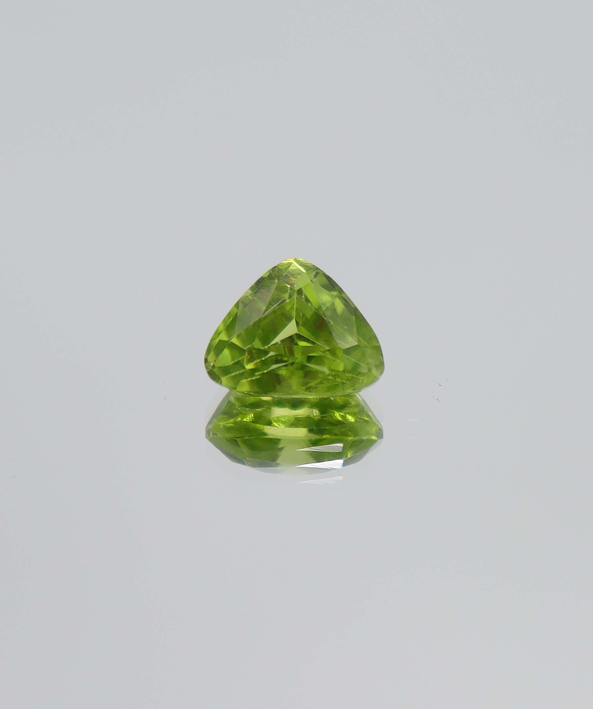 3.04ct Peridot Trillion DXBCS5817
