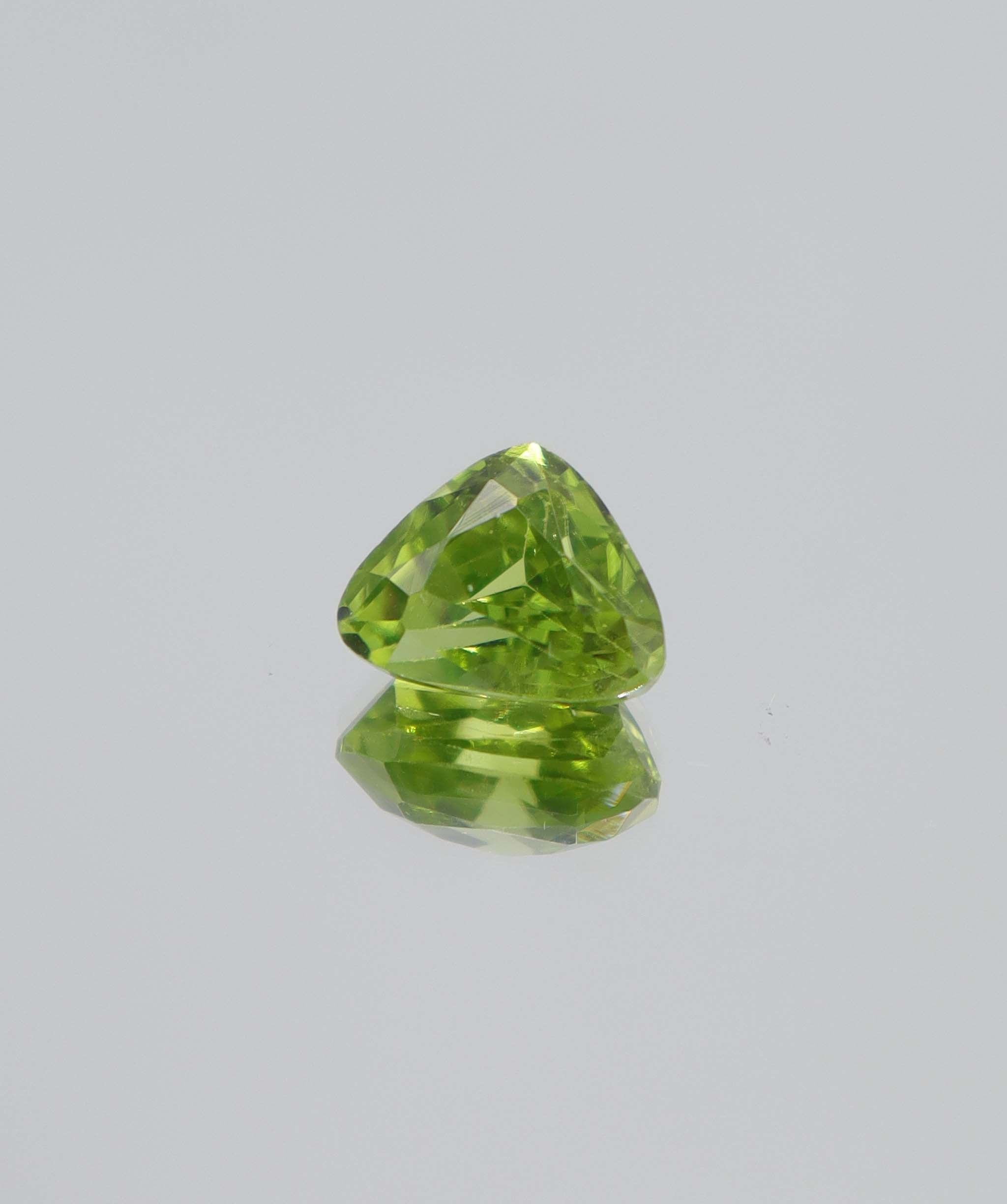 3.04ct Peridot Trillion DXBCS5817