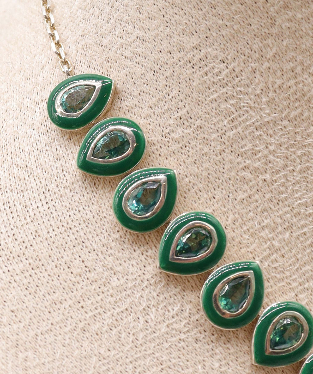 Dakry - 16crts Green Tourmaline Necklace HOA011