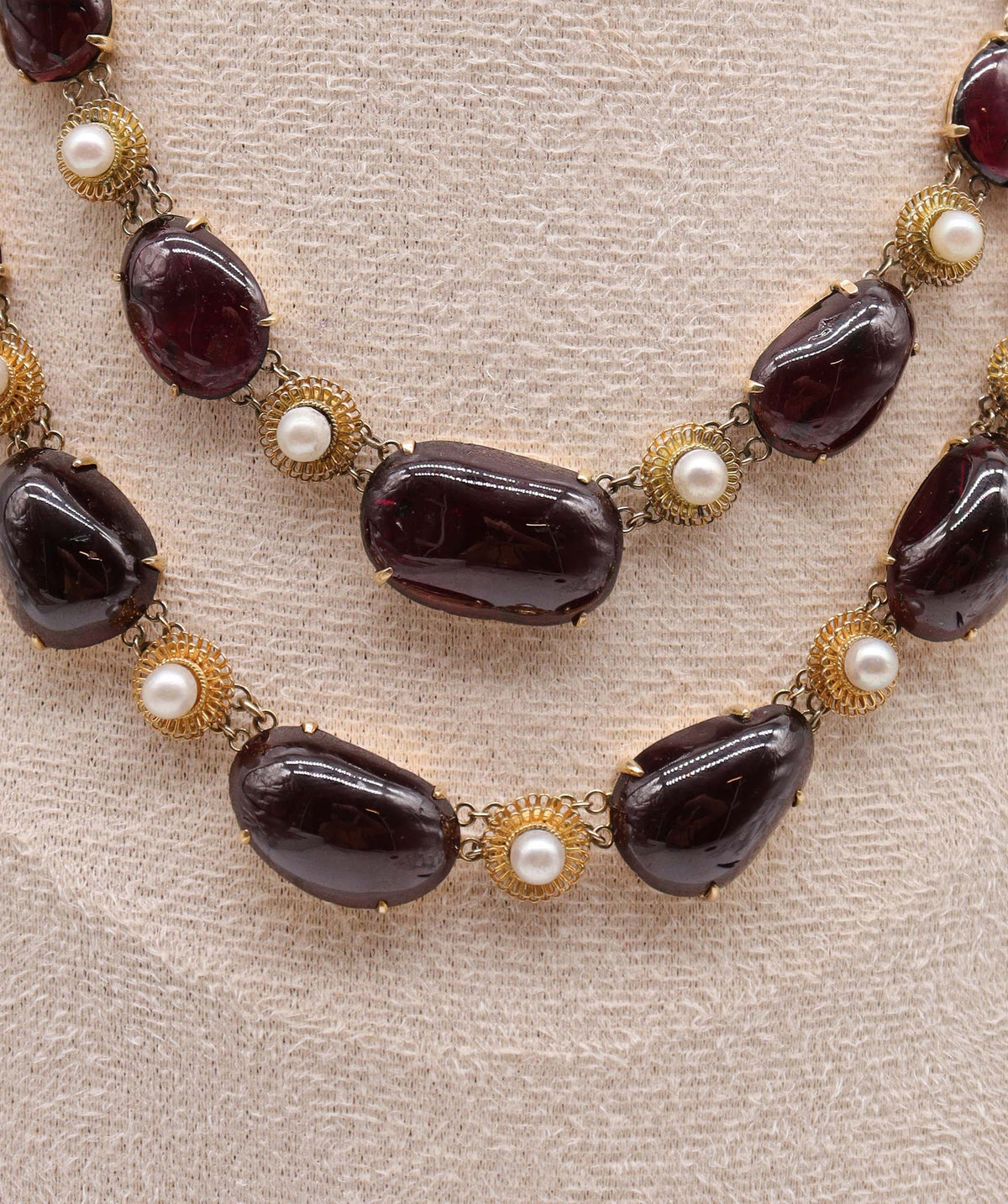 An Antique Garnet and Pearl Necklace WA24120