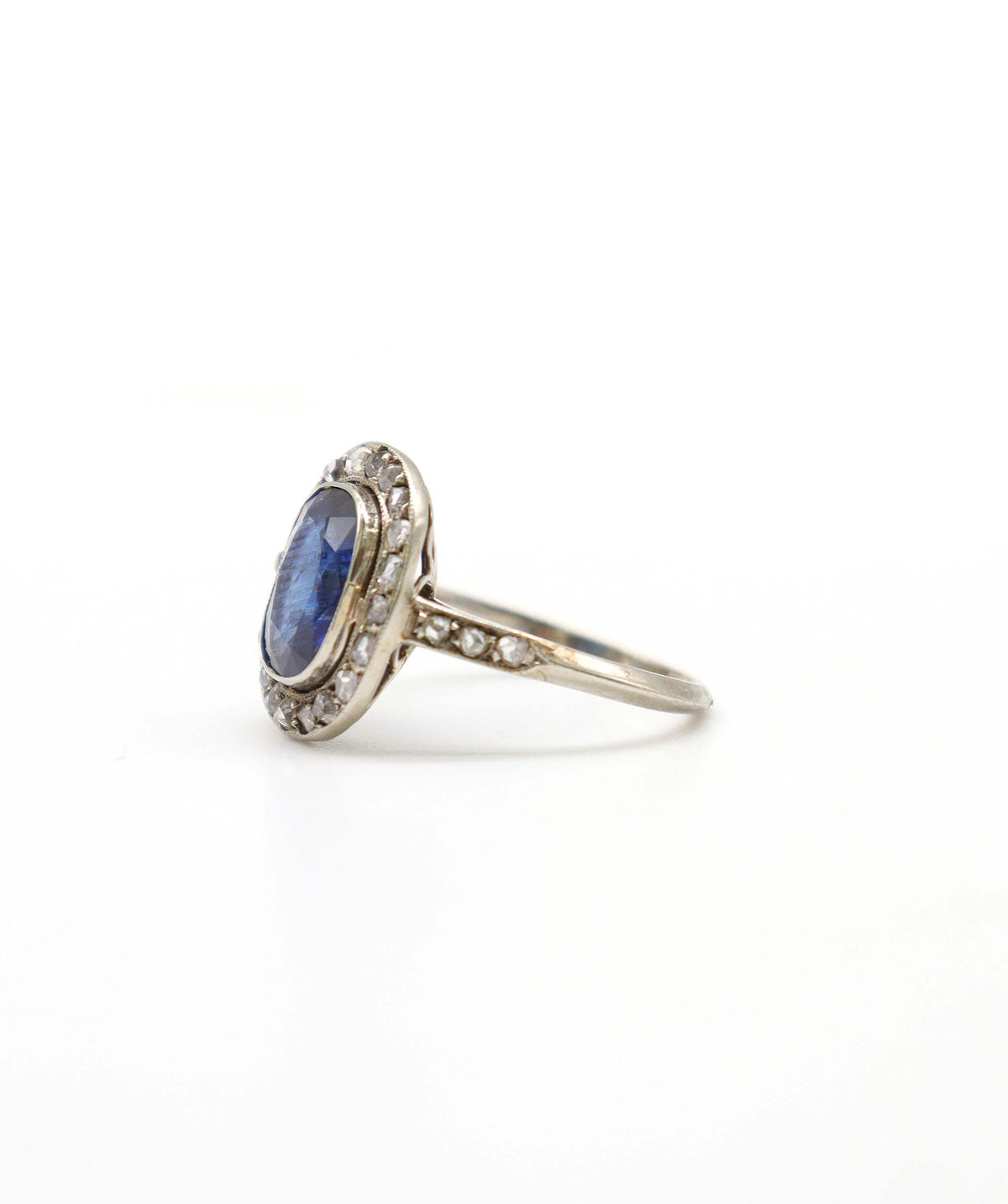 A Sapphire and Diamond Ring WA23202