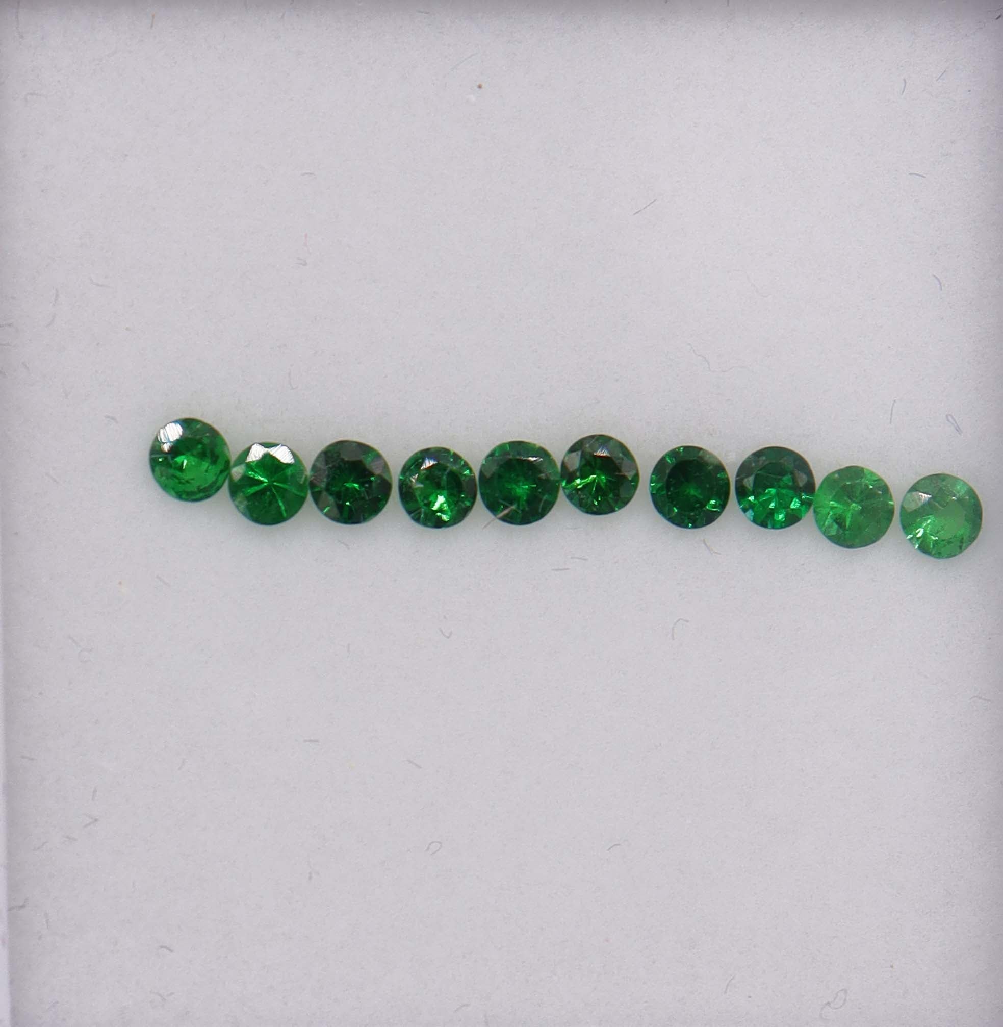 0.95ct Tsavorite round melee 10pcs DXBCS5878