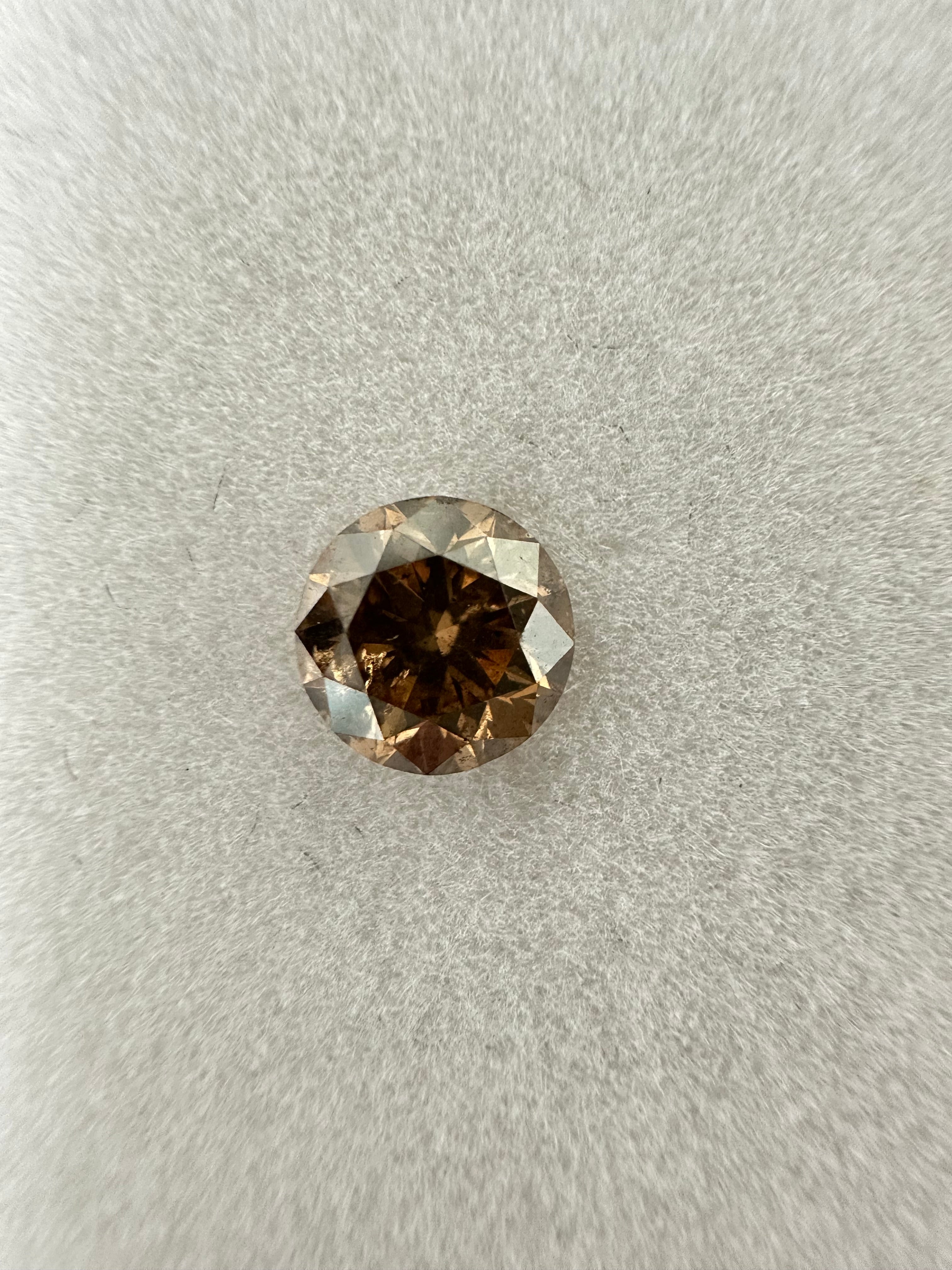 0.71ct COGNAC ROUND DIAMOND ANC1776