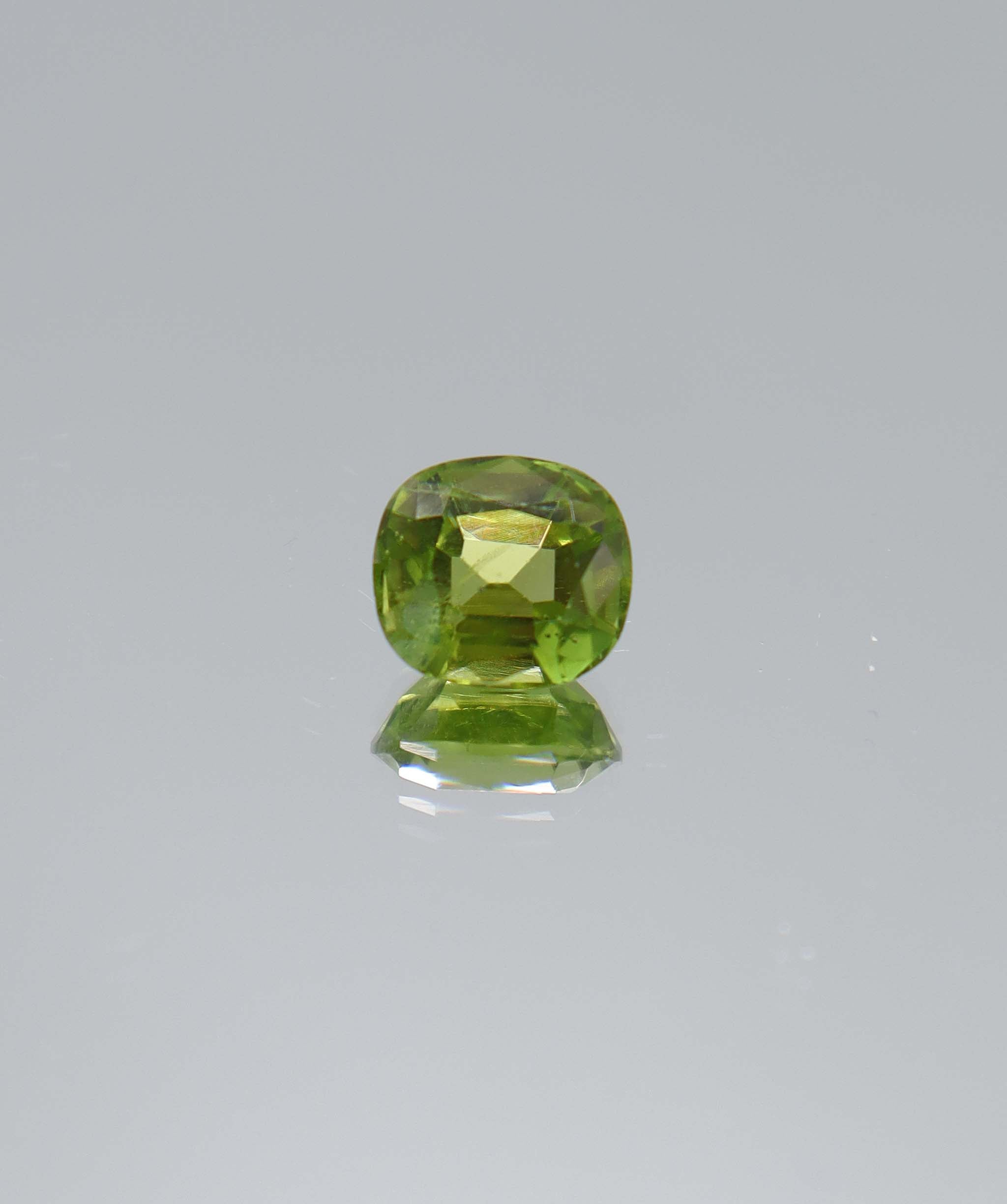 2.87ct Peridot Emerald DXBCS6004
