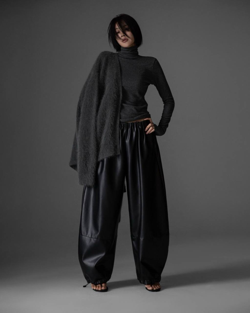 ELASTICATED WAIST BALOON LEATHER PANTS(بنطلون)