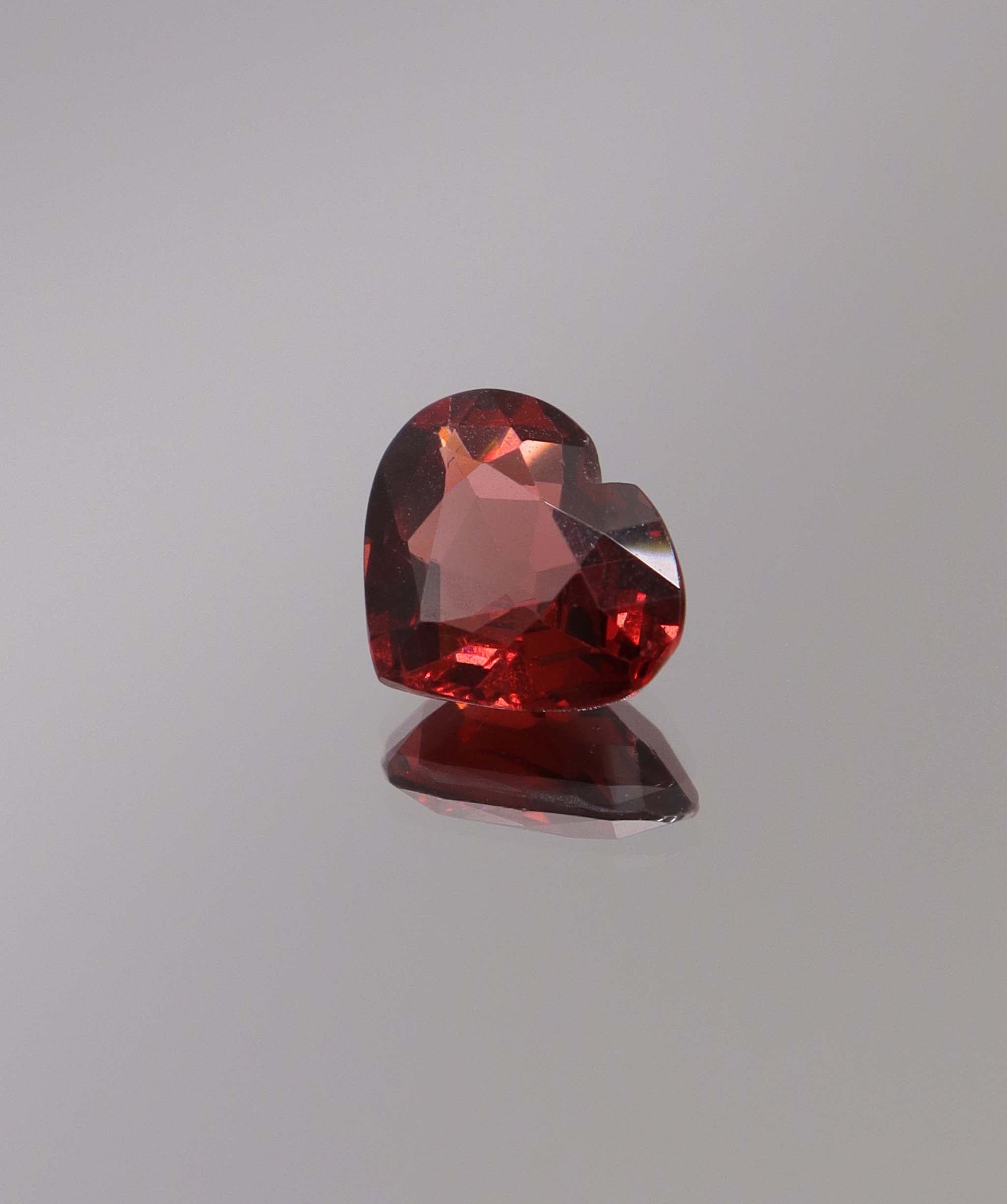 2.95ct Garnet Heart DXBCS1230