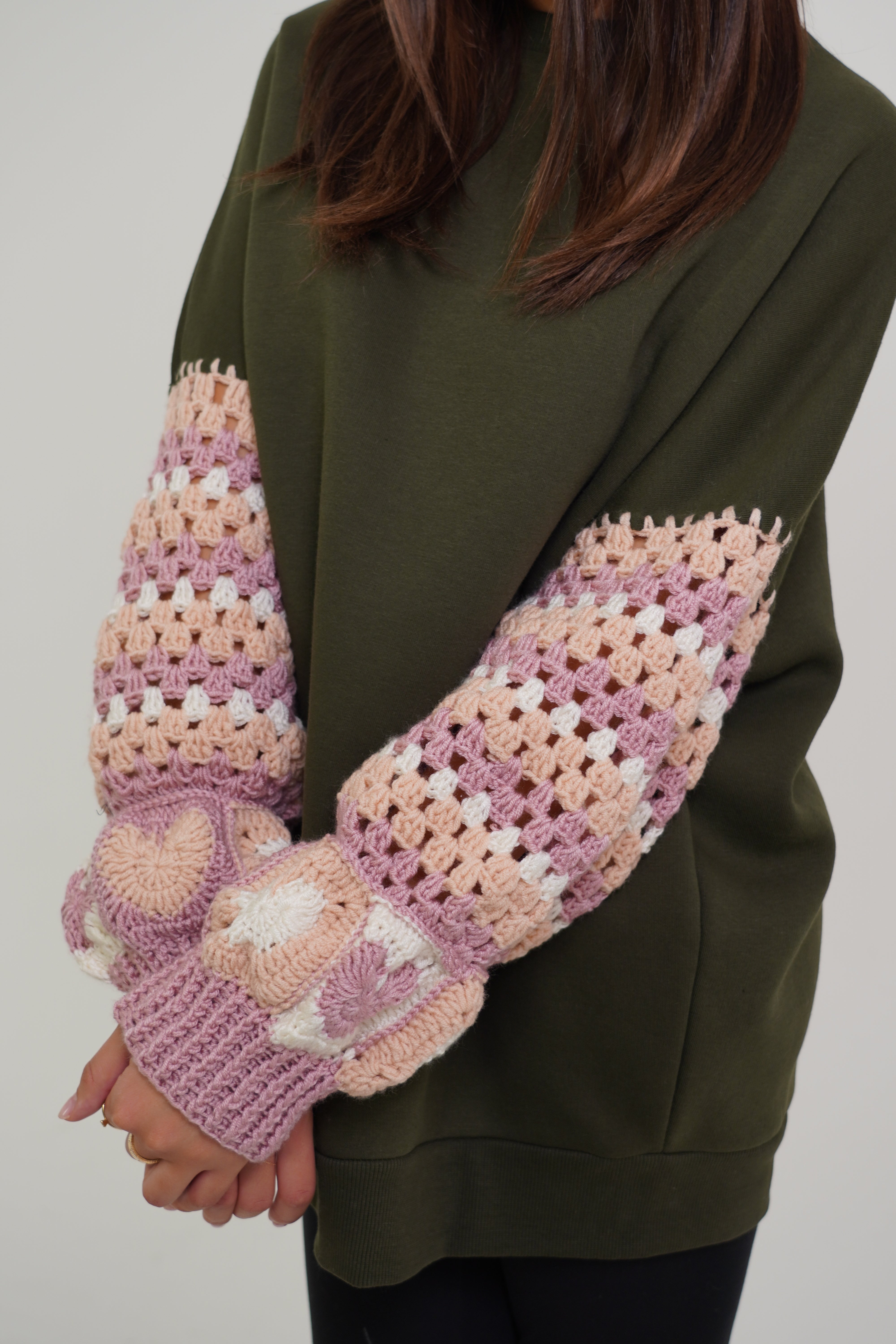 RAINBOW CROCHET SLEEVE SWEATER (سترة)