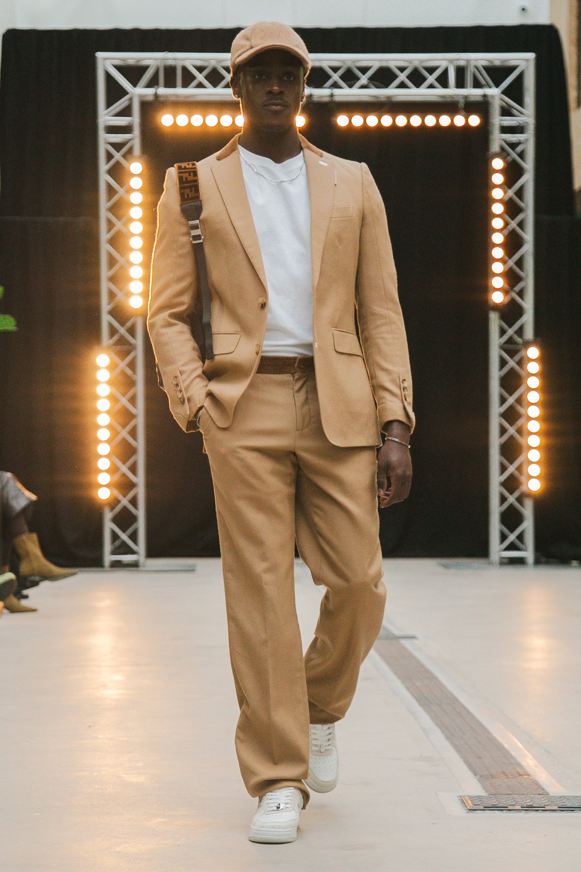 Burberry Suit Tan L - W34