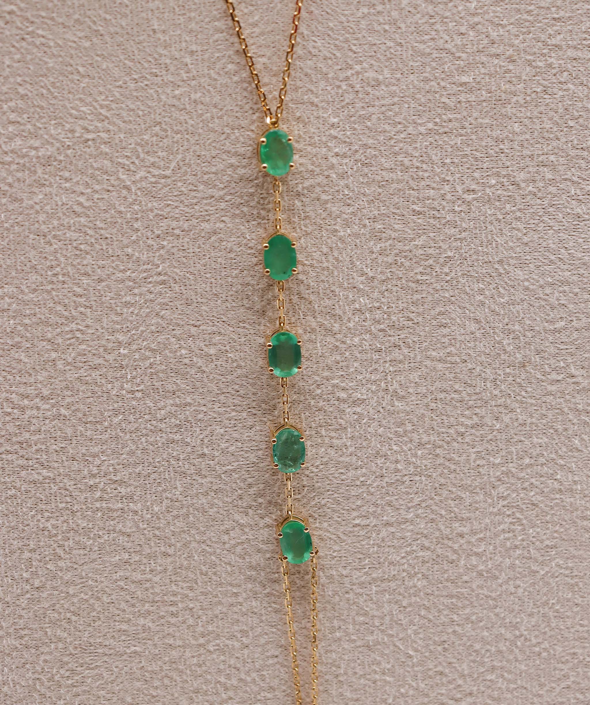 3.91ct Emerald yg Hand Chain With Cert DXBS5677