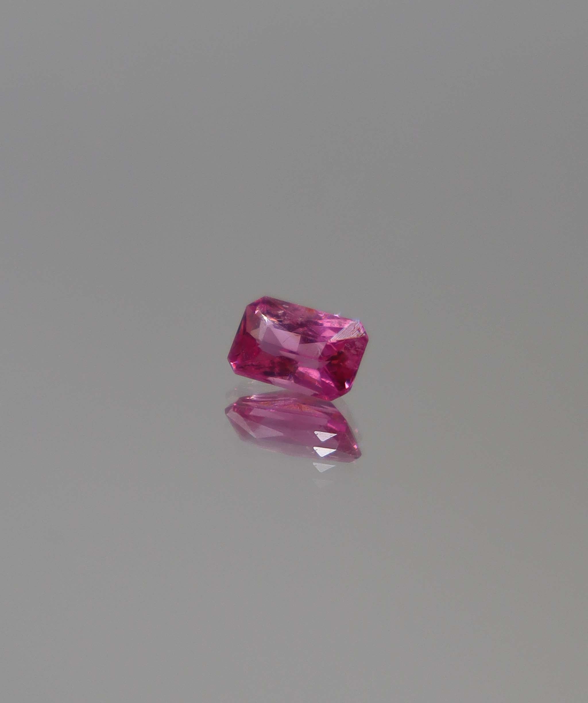 0.8ct Emerald Mahenge Spinel DXBCS3429