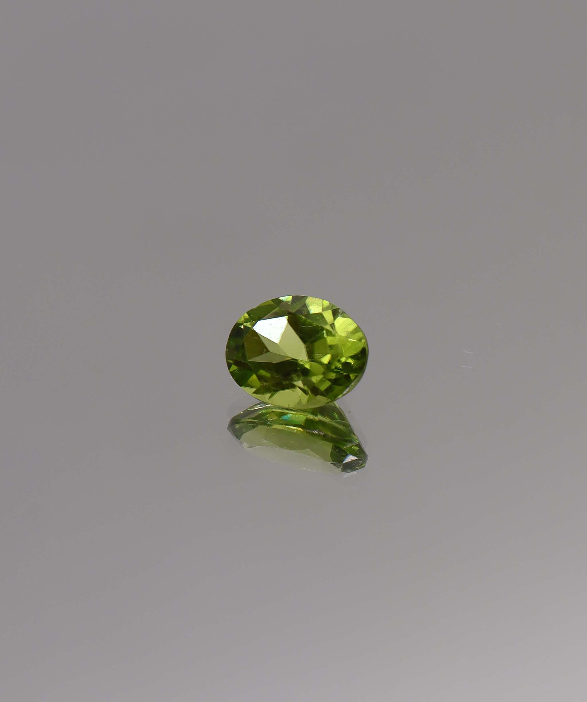 1.81ct Peridot Oval DXBCS0042
