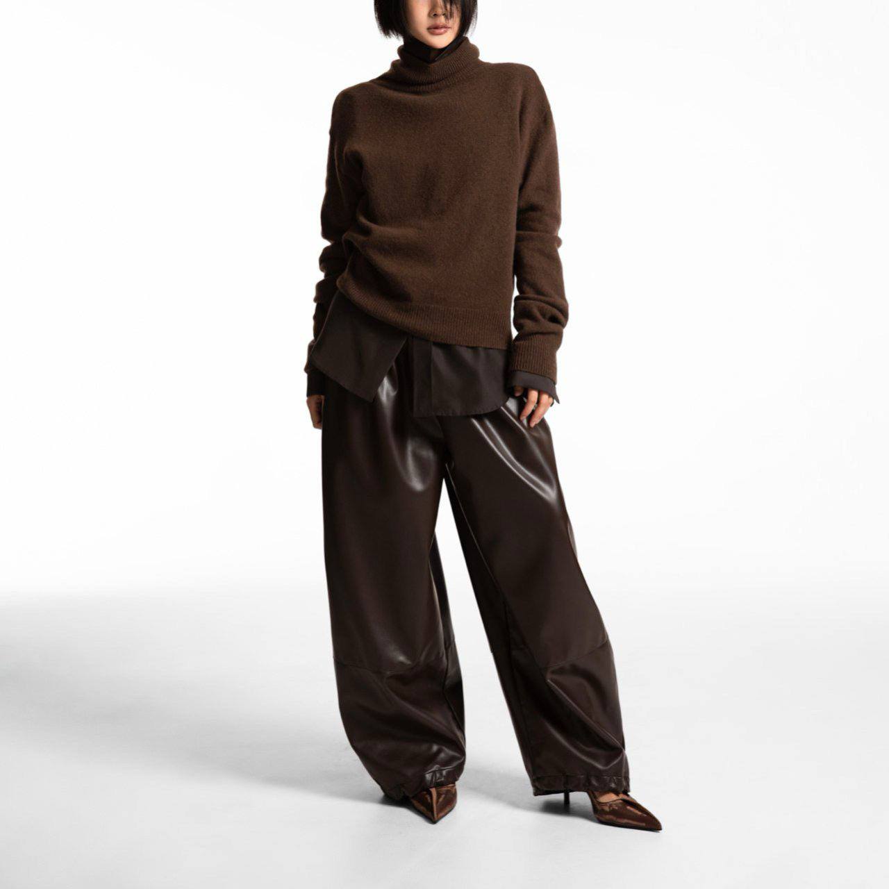 FRONT PLEATED LEATHER TROUSERS (بنطلون)
