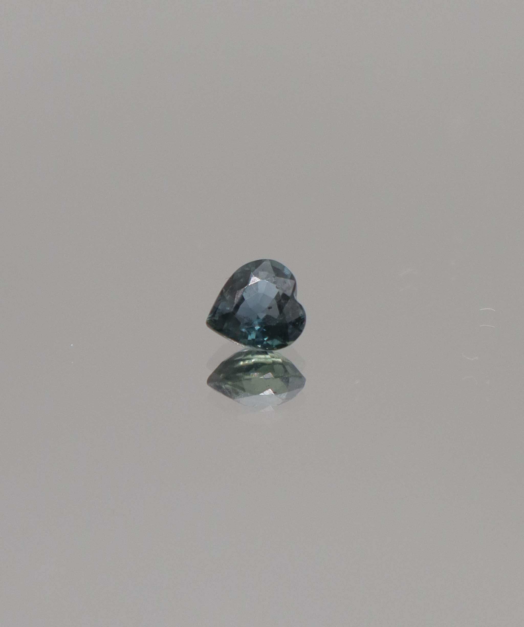 0.58ct Teal Sapphire Heart Unheated 4.5mm-5mm DXBS6619