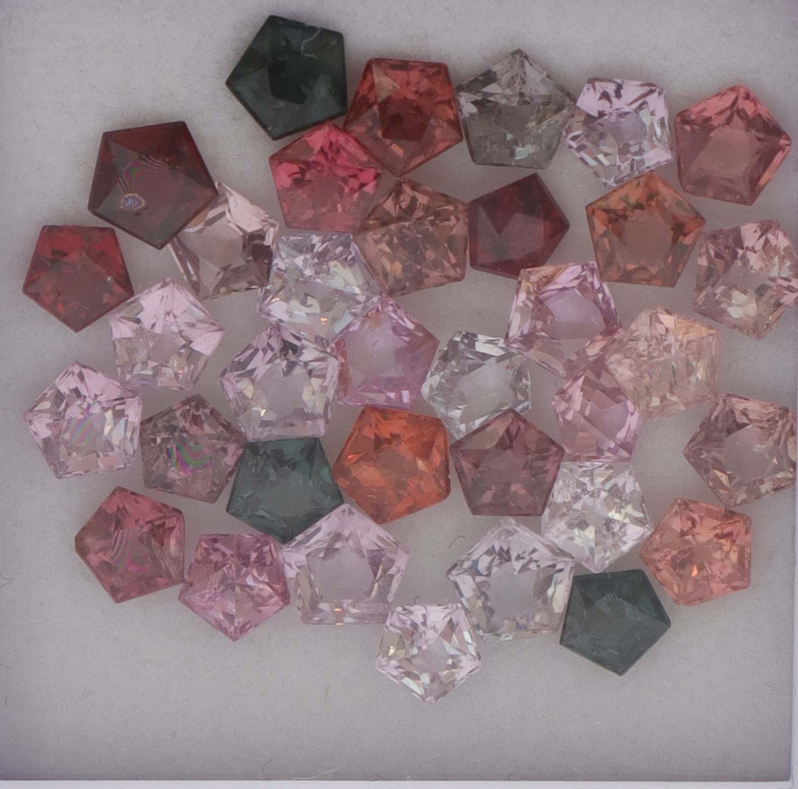 15.97ct Spinel Star Set DXBS6630