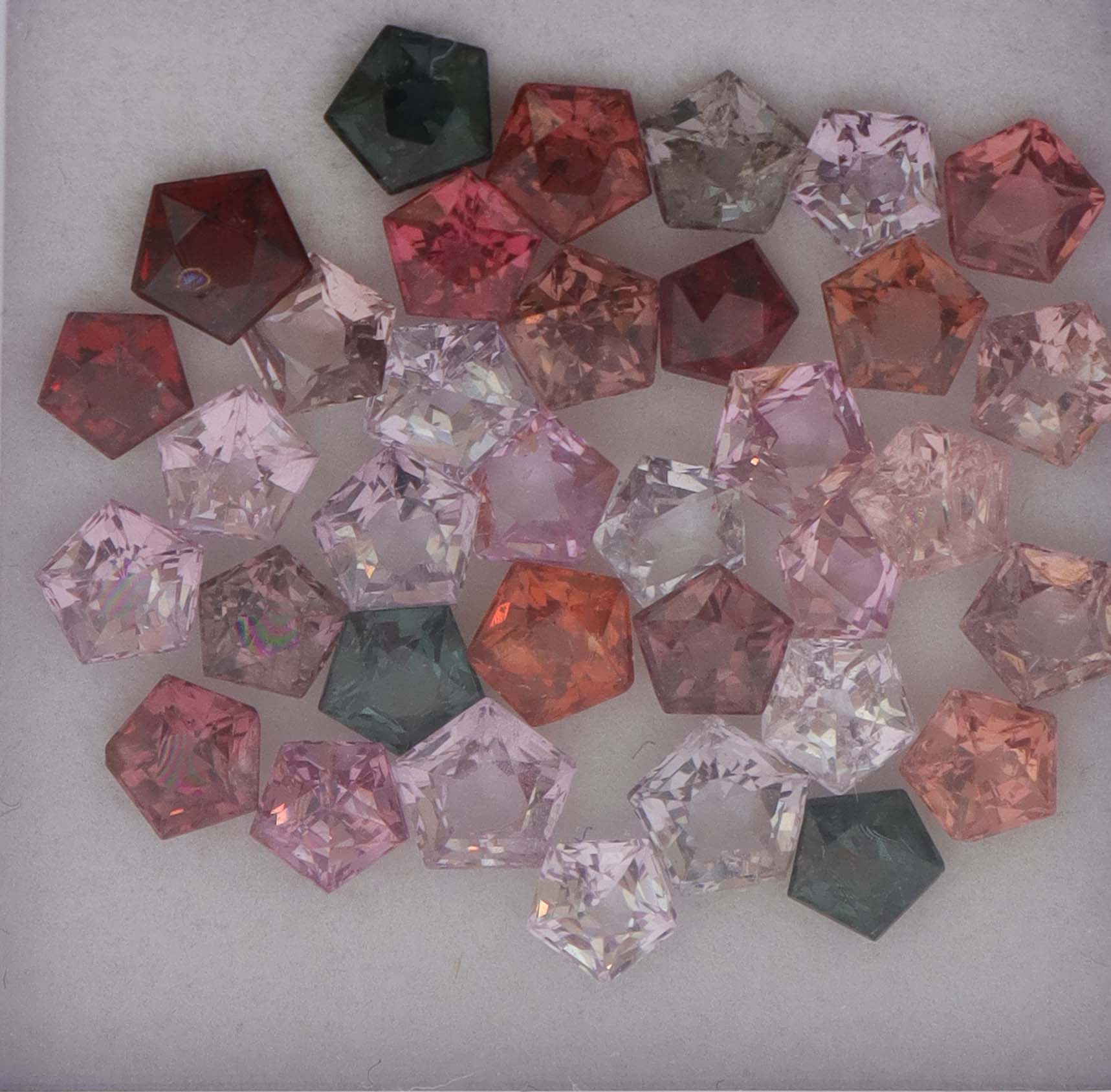15.97ct Spinel Star Set DXBS6630
