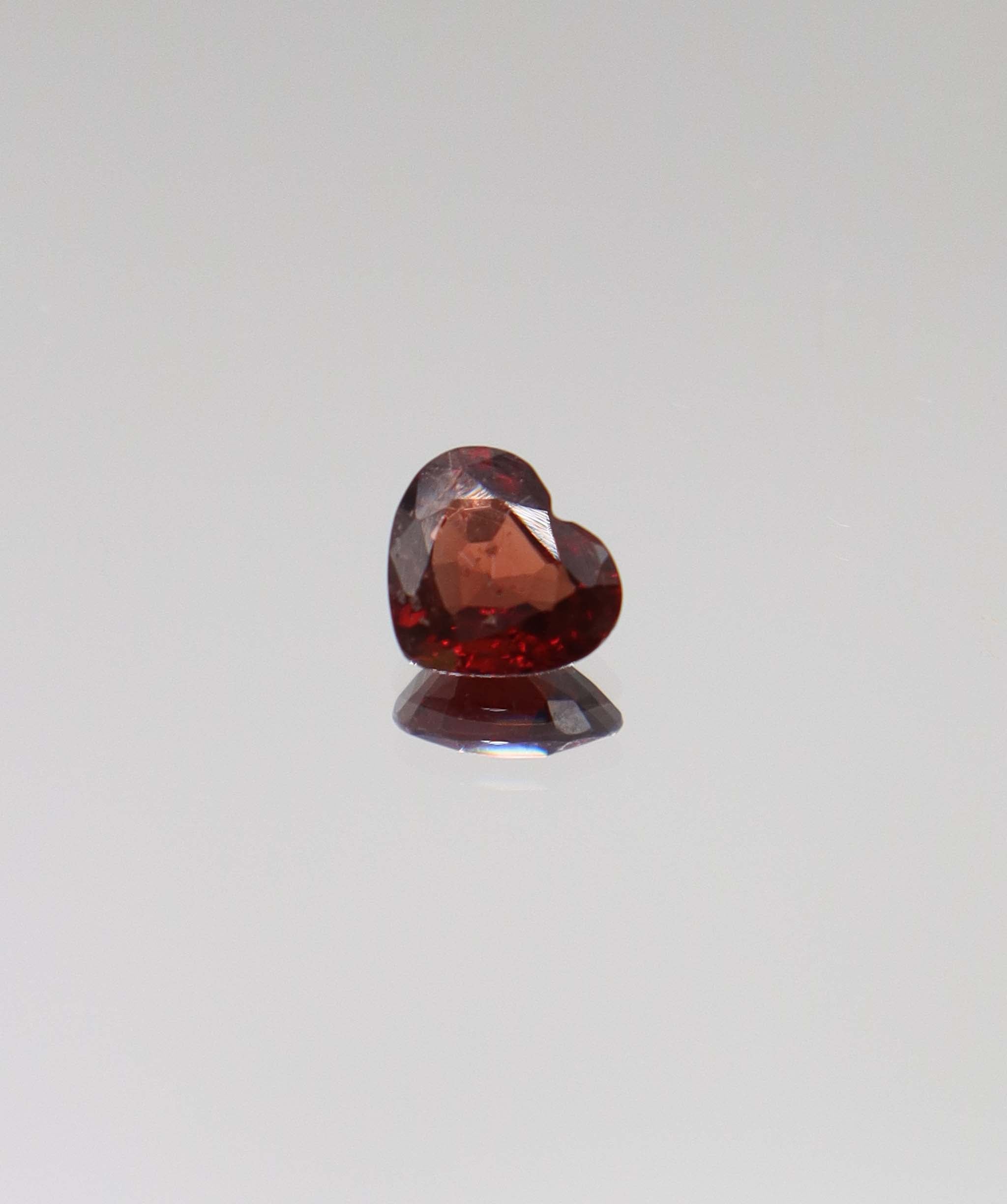 0.95ct Heart Spinel DXBS6643