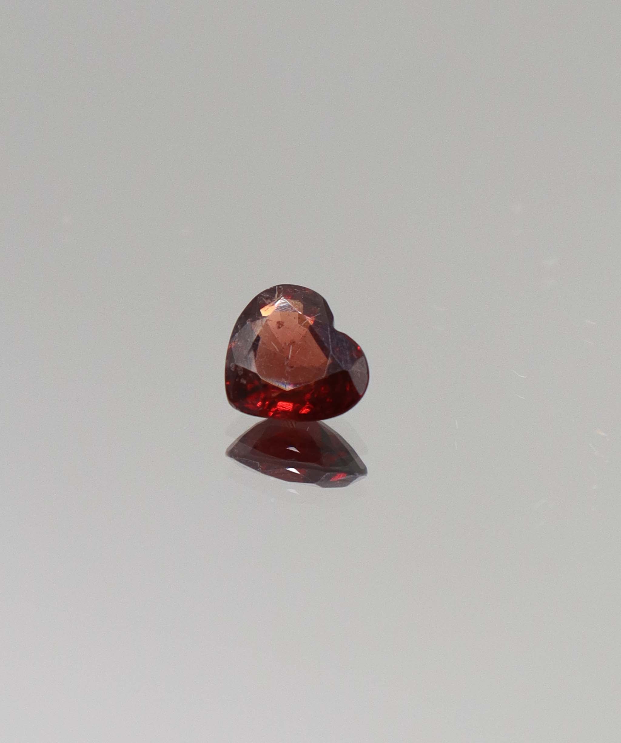0.95ct Heart Spinel DXBS6643