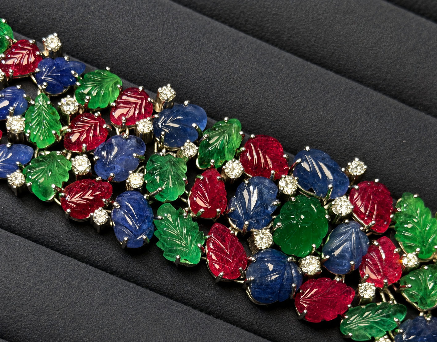 Tutti Frutti Bracelet in K18 / E69ct / S68.9ct / R78.6ct / D1.76ct 8951