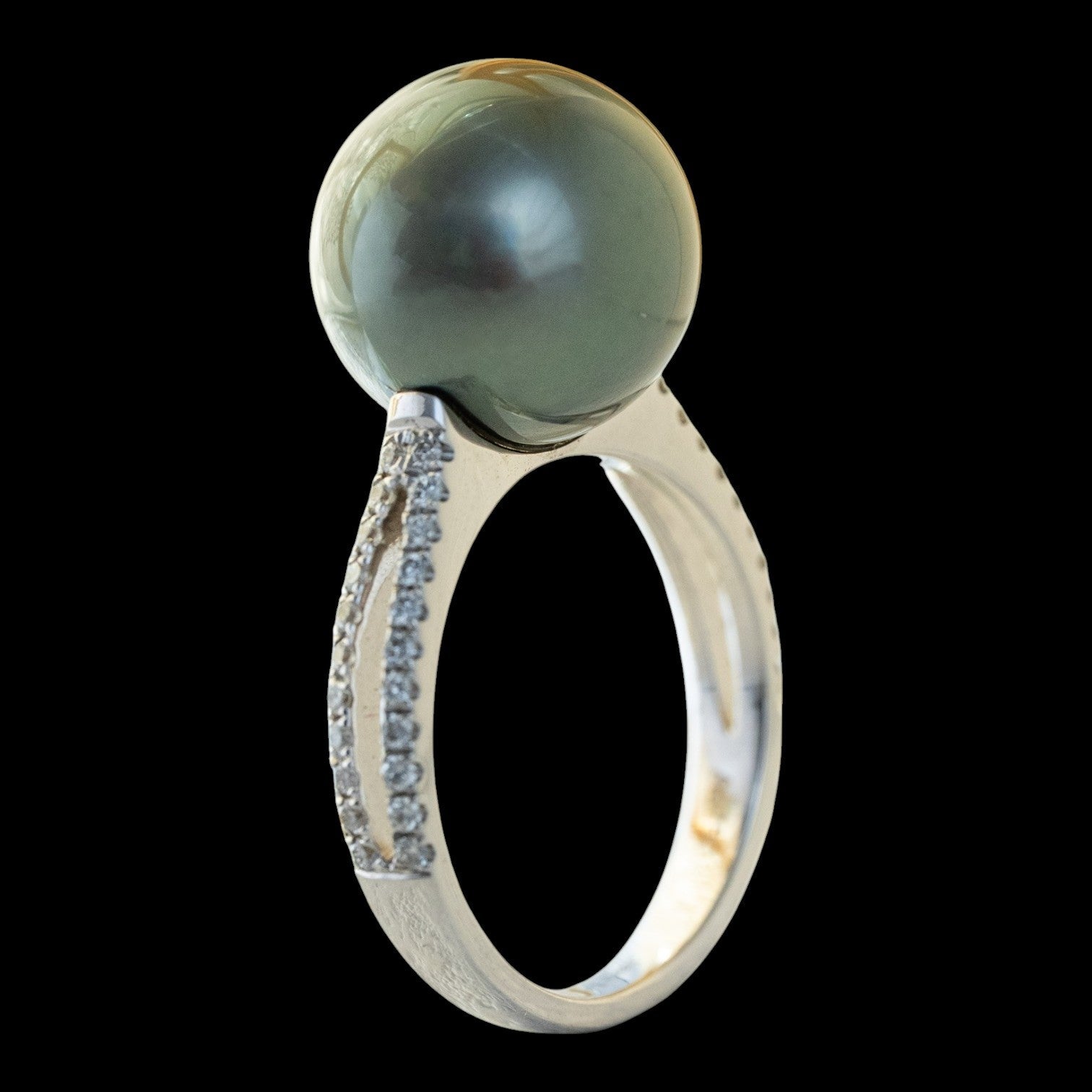 12.1mm Tahitian Black Pearl & 0.264 Diamond Ring set in 18K White Gold