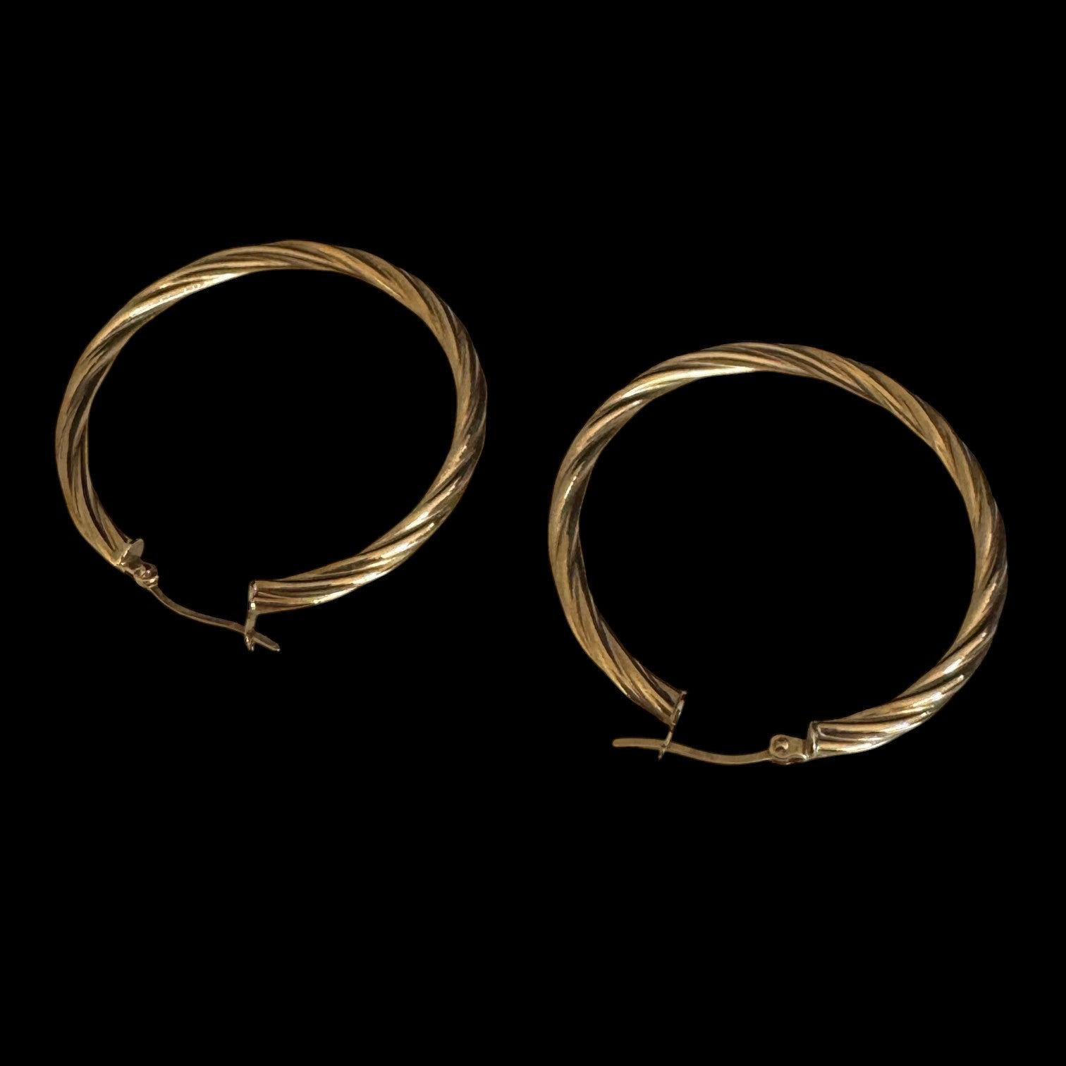 Plain 18k Yellow Gold Twisted Hoop Earrings