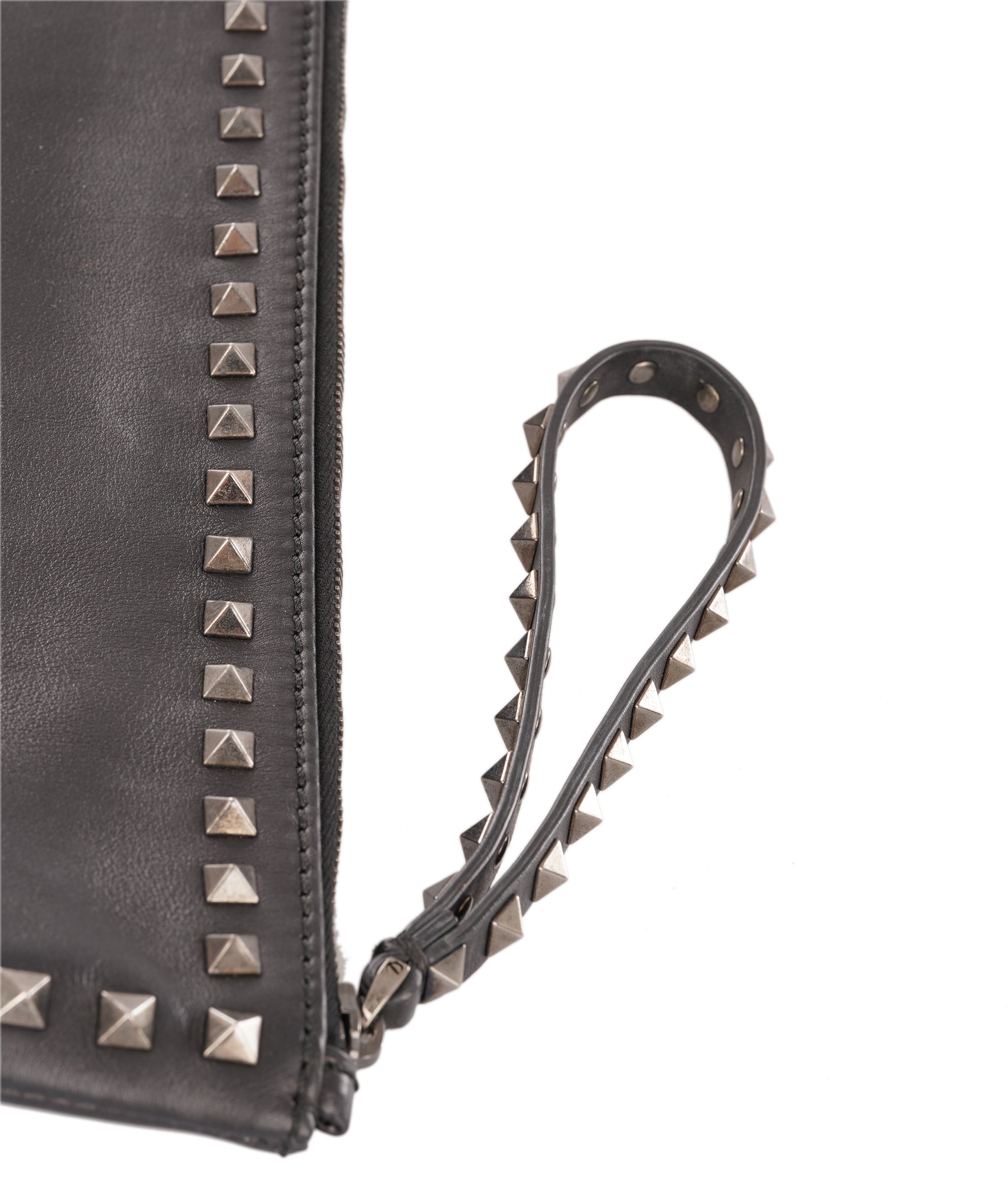 Valentino Garavani Rockstud Leather Pouch Clutch ALC4349