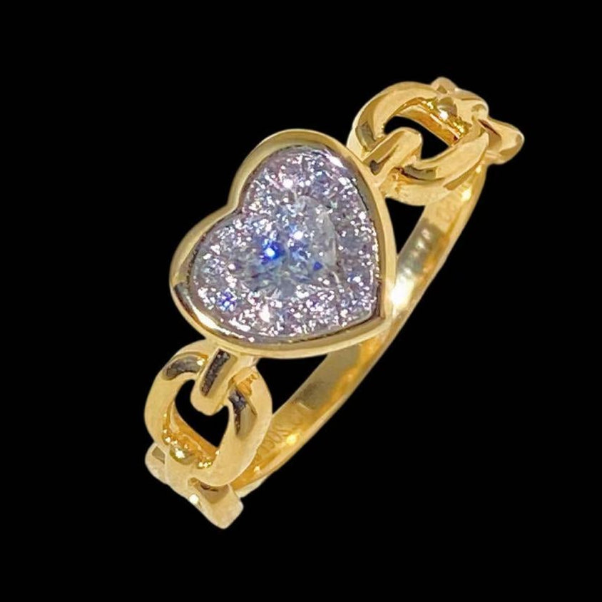 0.27ct Diamond Heart set in 18K Yellow Gold Ring