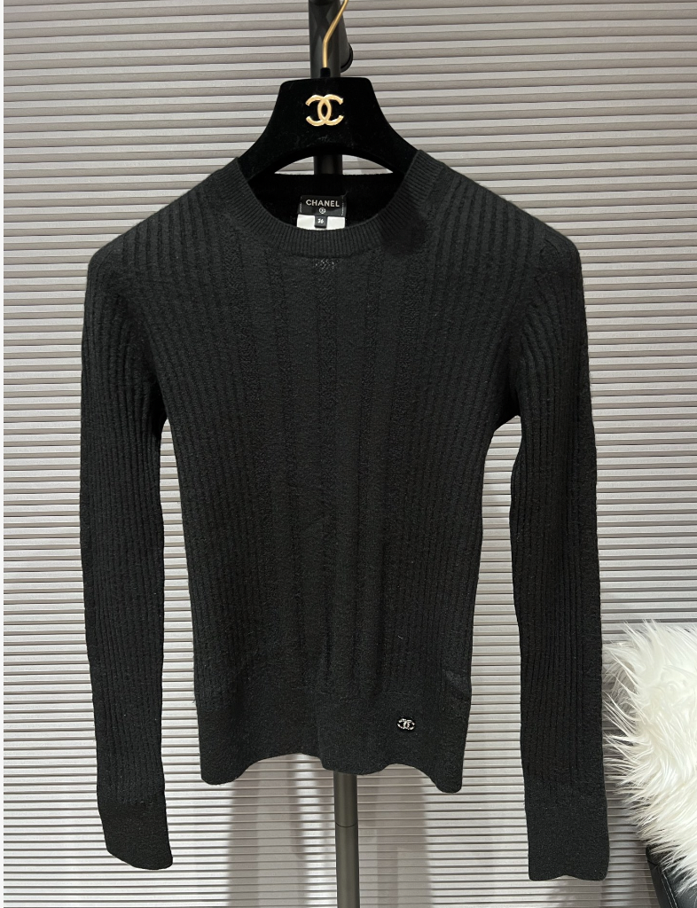 Chanel 22b black knit top FT101480
