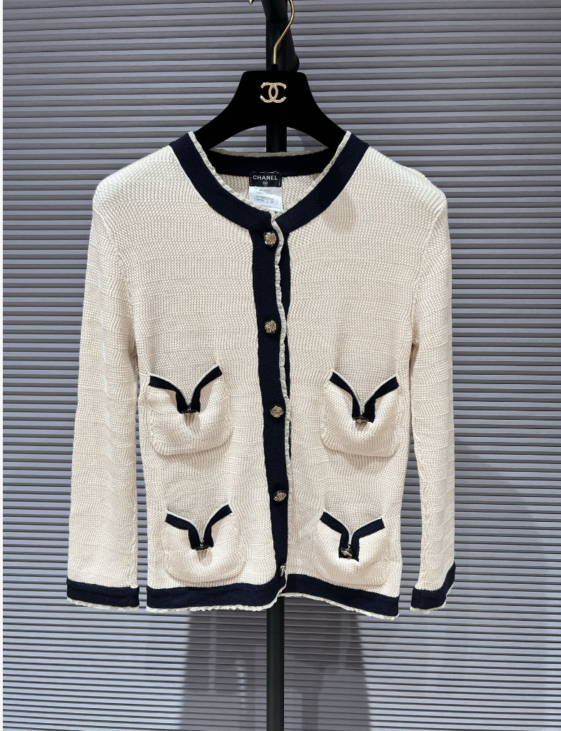CHANEL CREAM/BLACK CARDIGAN FT101472