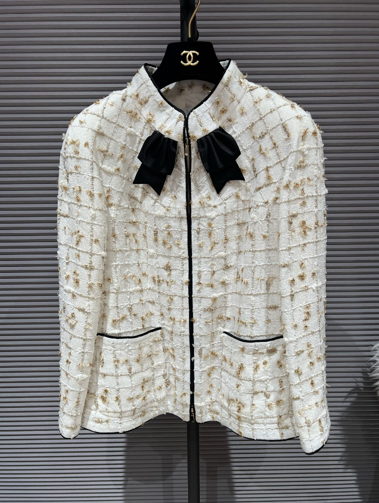 CHANEL 2019 BEACH WHITE/GOLD JACKET 36 FT101602