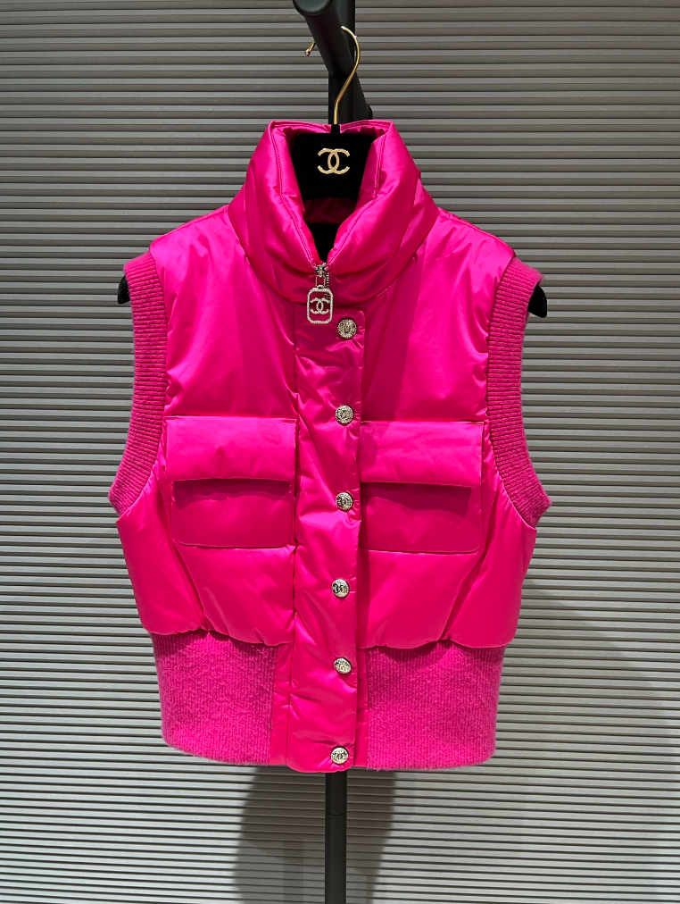 CHANEL 23 NEIGE PUFFER VEST 38 FT101598