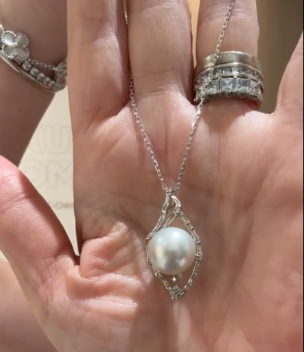 South Sea Pearl 12.5mm & 0.57ct White Diamond Pendant set in Platinum