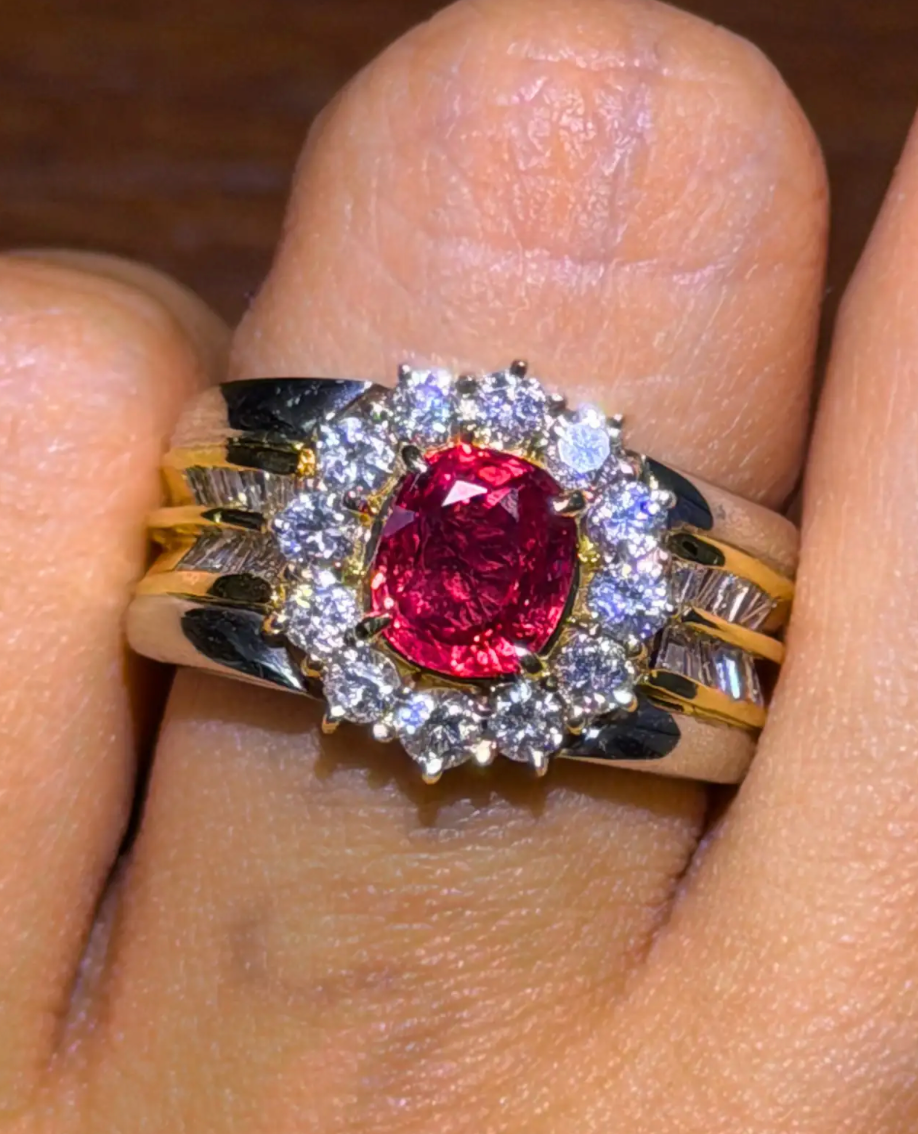 Oval Ruby Ring with Diamond Halo and Pavé Band in PT900/18K / 13.0g, R1.555ct, D1.01ct 90SZ5 JJC0062