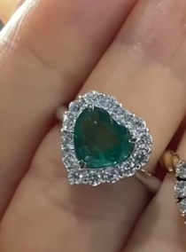 Pt900 Emerald Ring J0630C5EMT