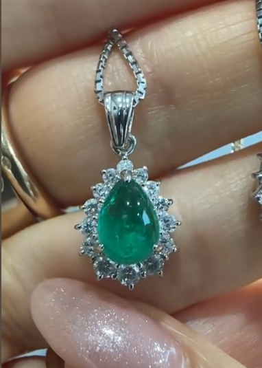 K18WG 1ct Emerald Necklace J0615MBDSU