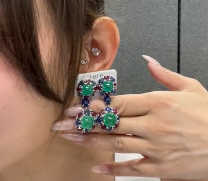 K18WG Minor INT. GREEN Emerald EARRING CX8949